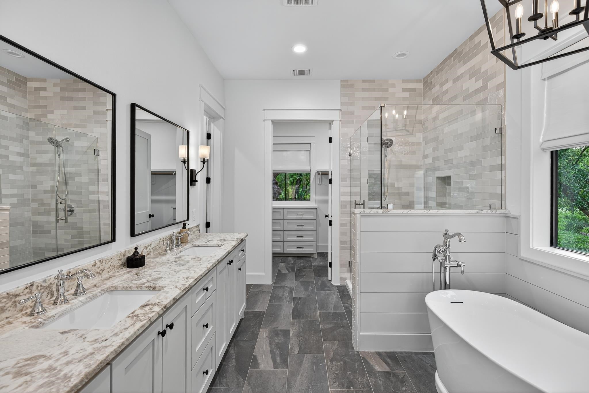 Kingsland, Texas, 78639, United States, 5 Bedrooms Bedrooms, ,4 BathroomsBathrooms,Residential,Active,2007322