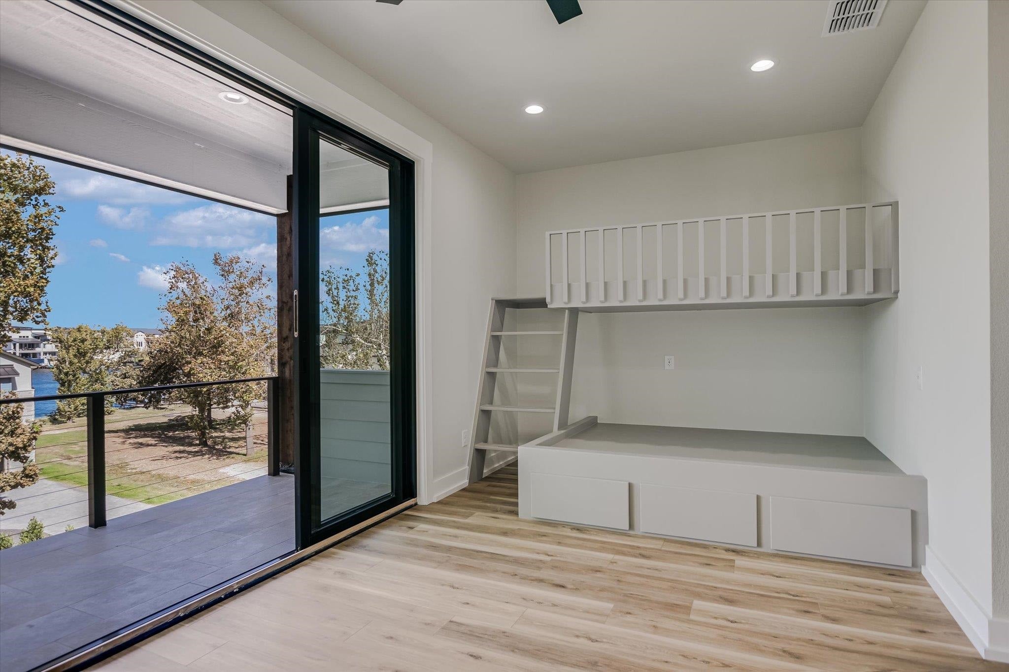 Kingsland, Texas, 78639, United States, 5 Bedrooms Bedrooms, ,6 BathroomsBathrooms,Residential,Active,1880173