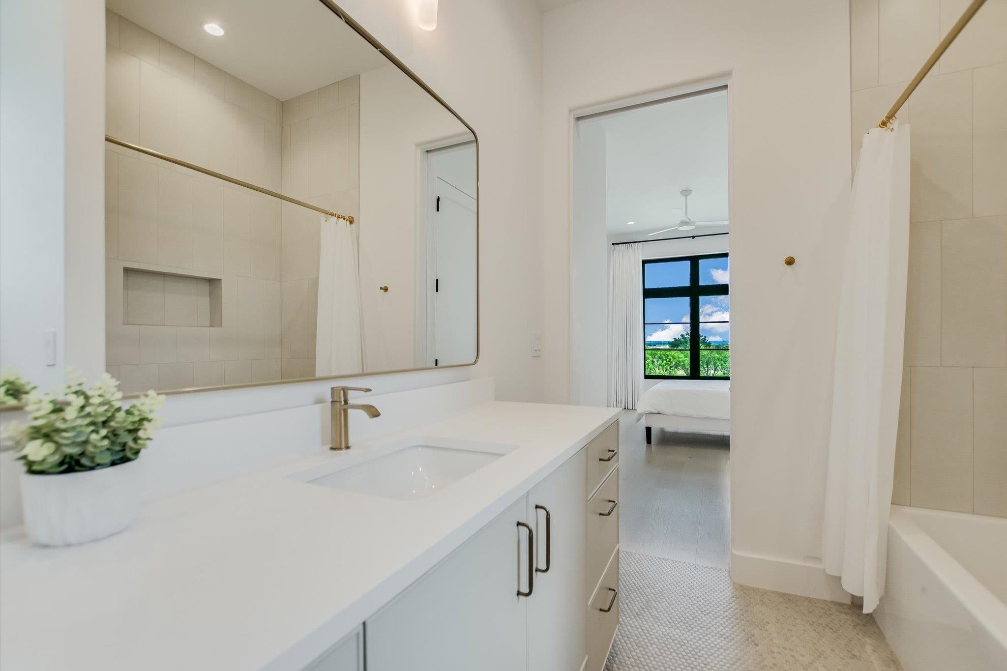 Horseshoe Bay, Texas, 78657, United States, 4 Bedrooms Bedrooms, ,5 BathroomsBathrooms,Residential,Active,1914578