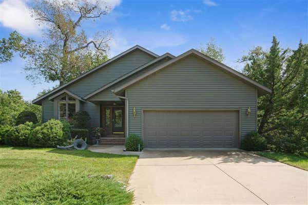 8801 DEER CREST DR, CEDARRAPIDS, IA 52411, photo 2 of 38