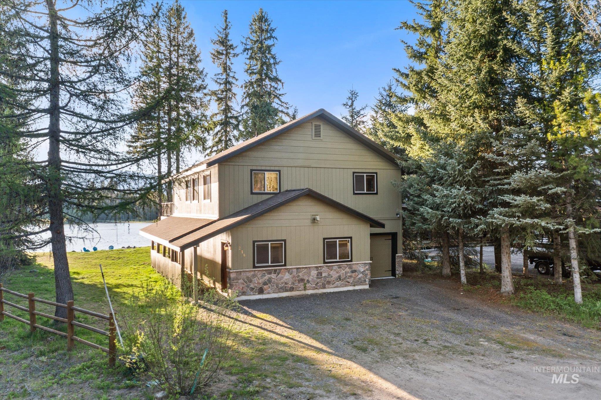 Donnelly, Idaho, 83615, United States, 4 Bedrooms Bedrooms, ,2 BathroomsBathrooms,Residential,Active,2044988