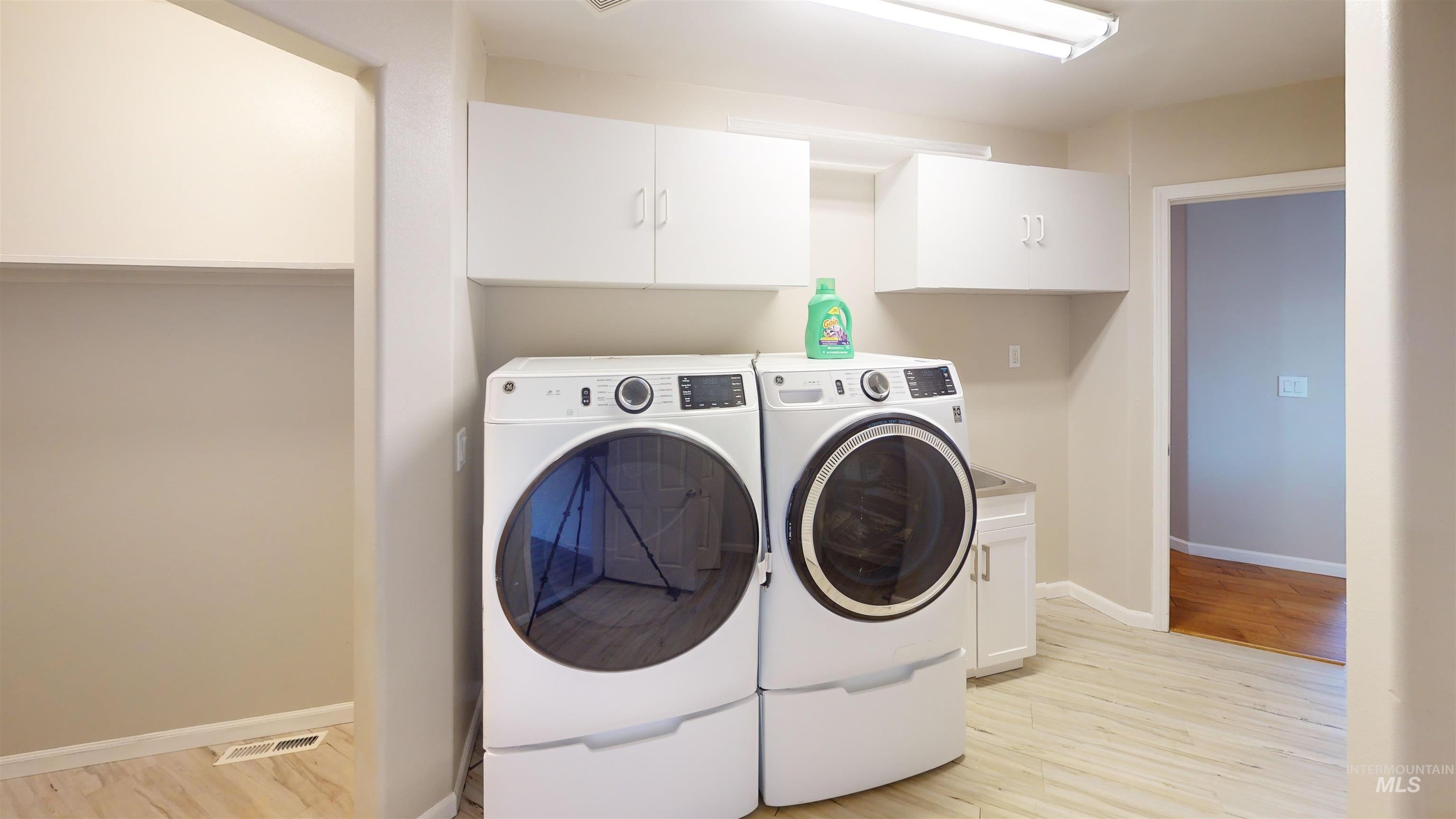 Moscow, Idaho, 83843, United States, 7 Bedrooms Bedrooms, ,3 BathroomsBathrooms,Residential,Active,1963394