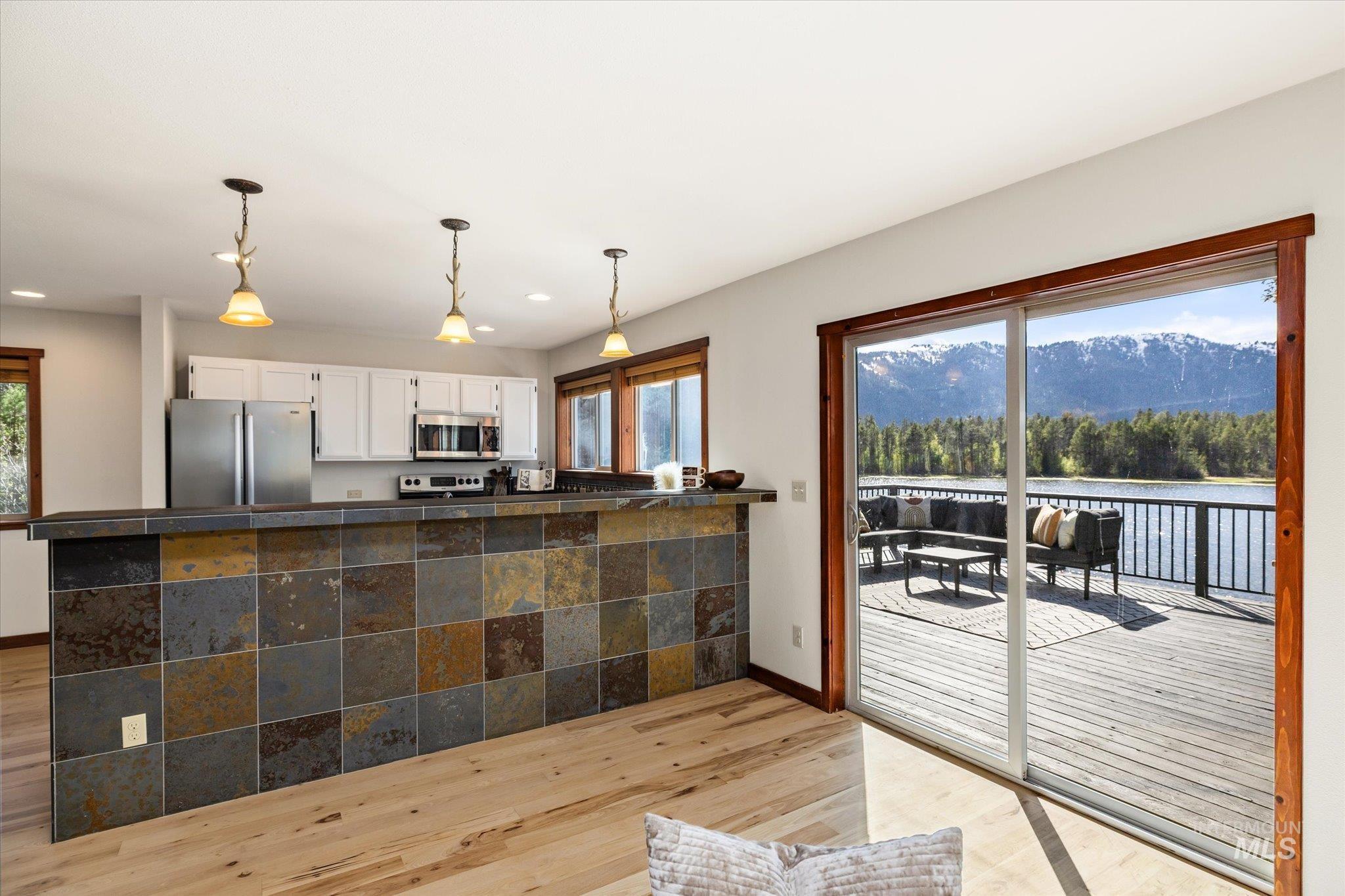 Donnelly, Idaho, 83615, United States, 4 Bedrooms Bedrooms, ,2 BathroomsBathrooms,Residential,Active,2044988