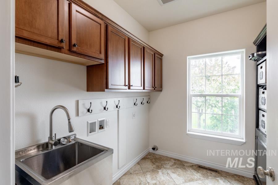 Moscow, Idaho, 83843, United States, 5 Bedrooms Bedrooms, ,4 BathroomsBathrooms,Residential,Active,1825074