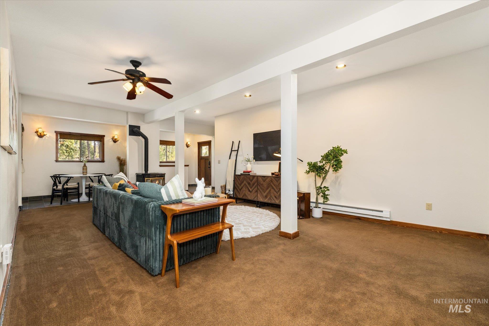 Donnelly, Idaho, 83615, United States, 4 Bedrooms Bedrooms, ,2 BathroomsBathrooms,Residential,Active,2044988