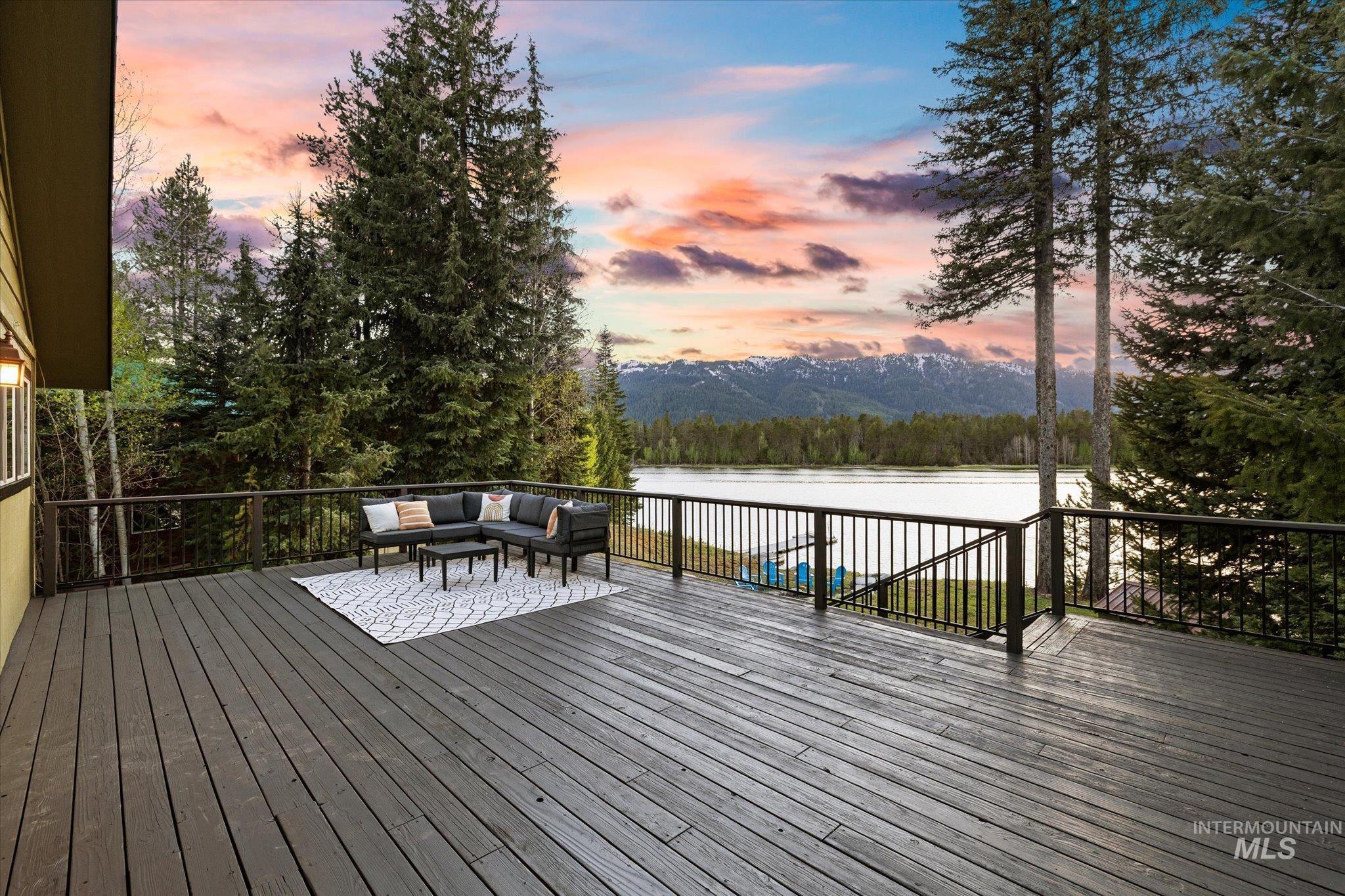 Donnelly, Idaho, 83615, United States, 4 Bedrooms Bedrooms, ,2 BathroomsBathrooms,Residential,Active,2044988