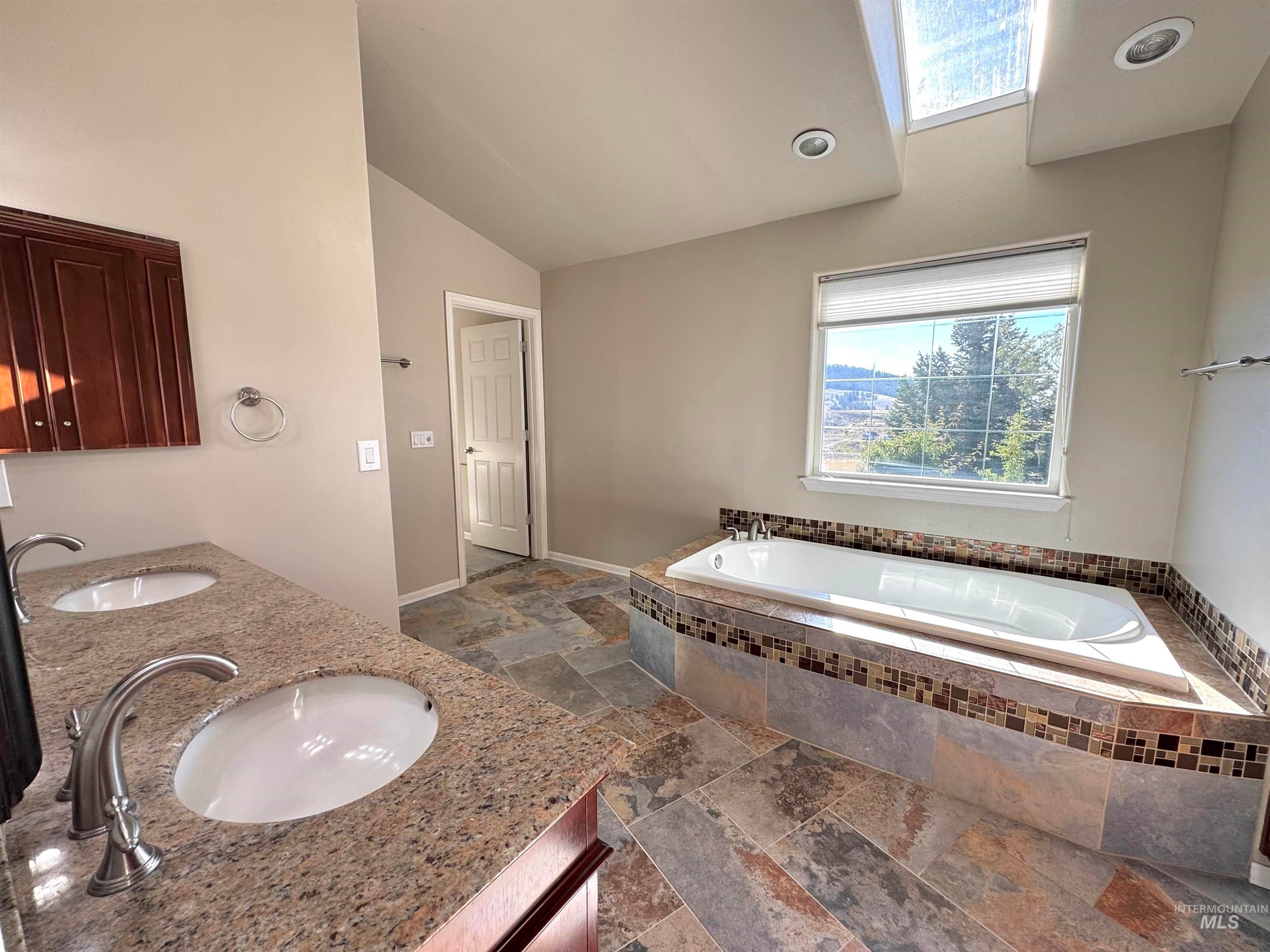 Moscow, Idaho, 83843, United States, 7 Bedrooms Bedrooms, ,3 BathroomsBathrooms,Residential,Active,1963394