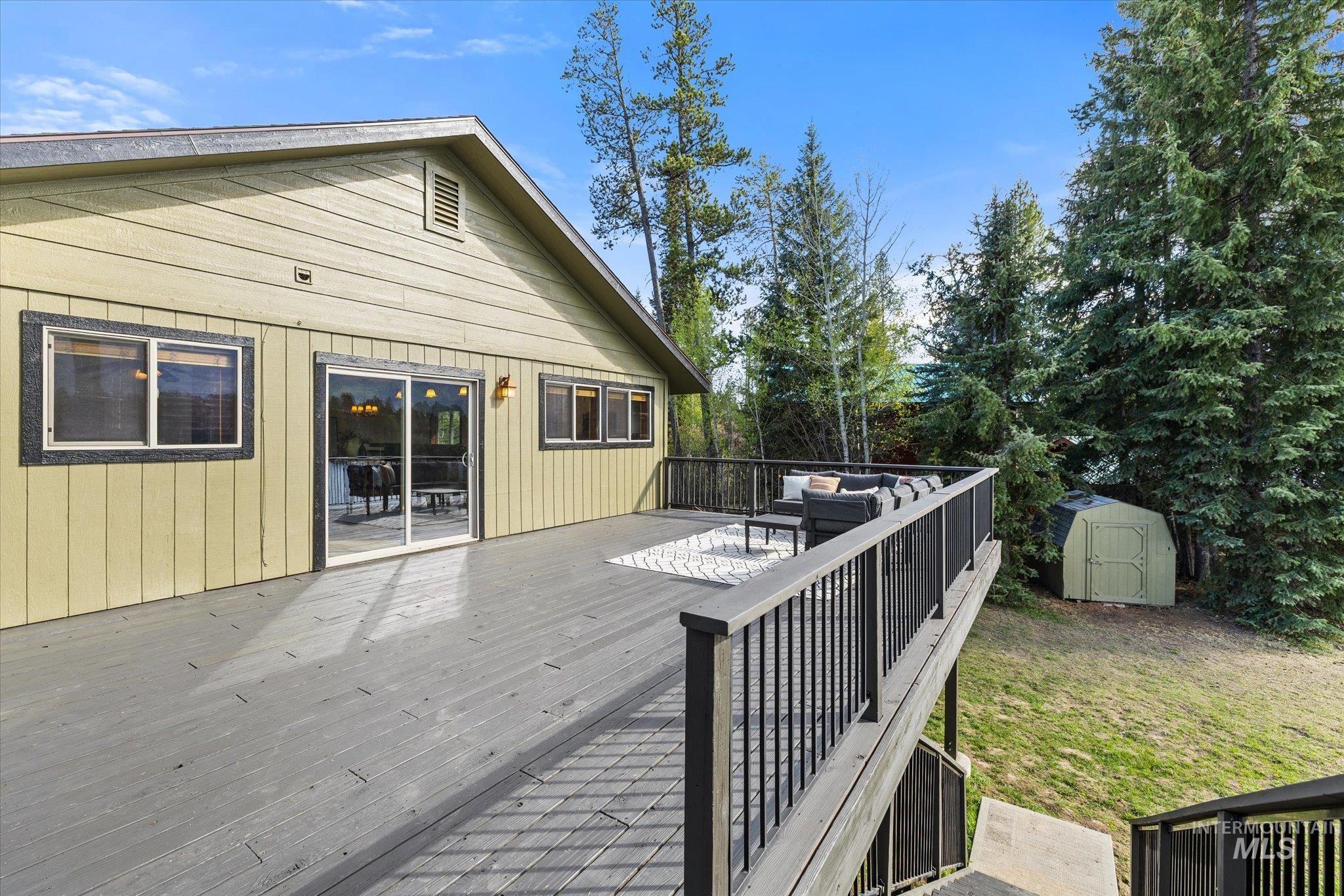 Donnelly, Idaho, 83615, United States, 4 Bedrooms Bedrooms, ,2 BathroomsBathrooms,Residential,Active,2044988