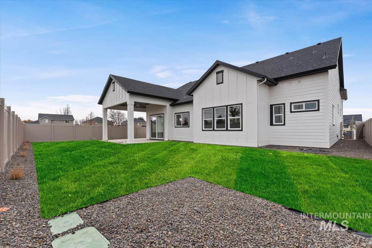 Meridian, Idaho, 83646, United States, 3 Bedrooms Bedrooms, ,3 BathroomsBathrooms,Residential,Pending,1945217