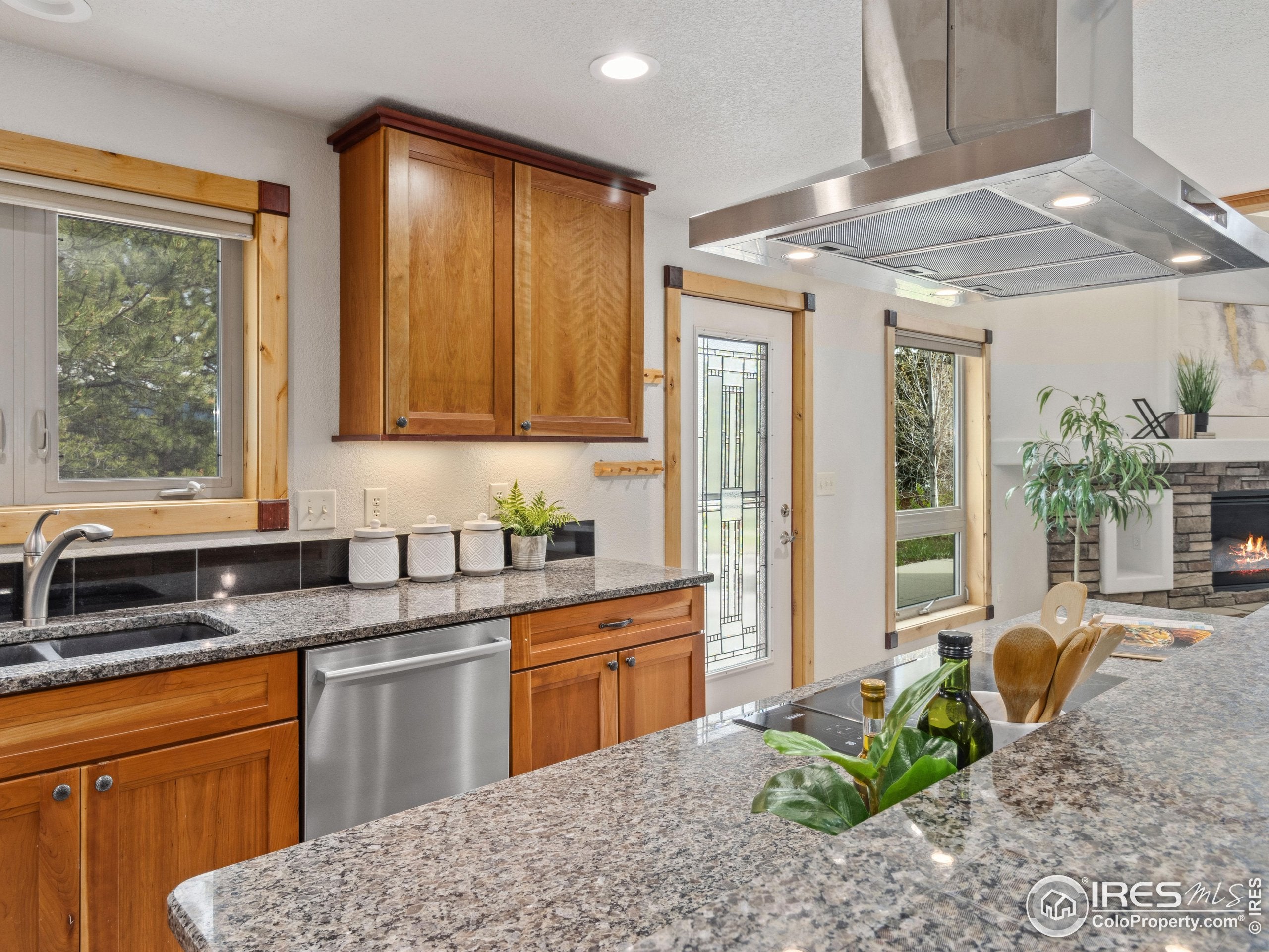 Estes Park, Colorado, 80517, United States, 5 Bedrooms Bedrooms, ,4 BathroomsBathrooms,Residential,Contingent,1824567