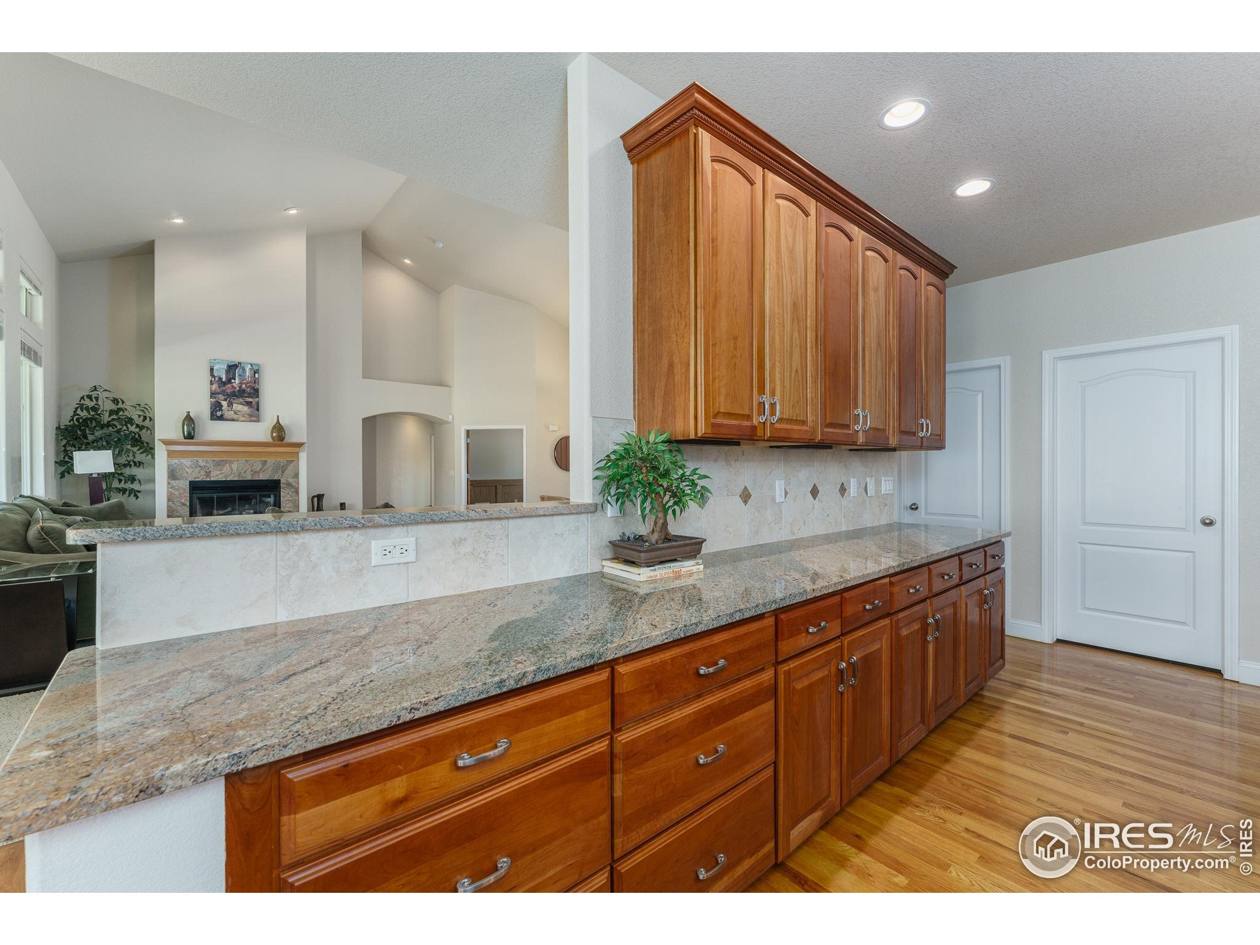 Arvada, Colorado, 80005, United States, 4 Bedrooms Bedrooms, ,4 BathroomsBathrooms,Residential,Active,1922299