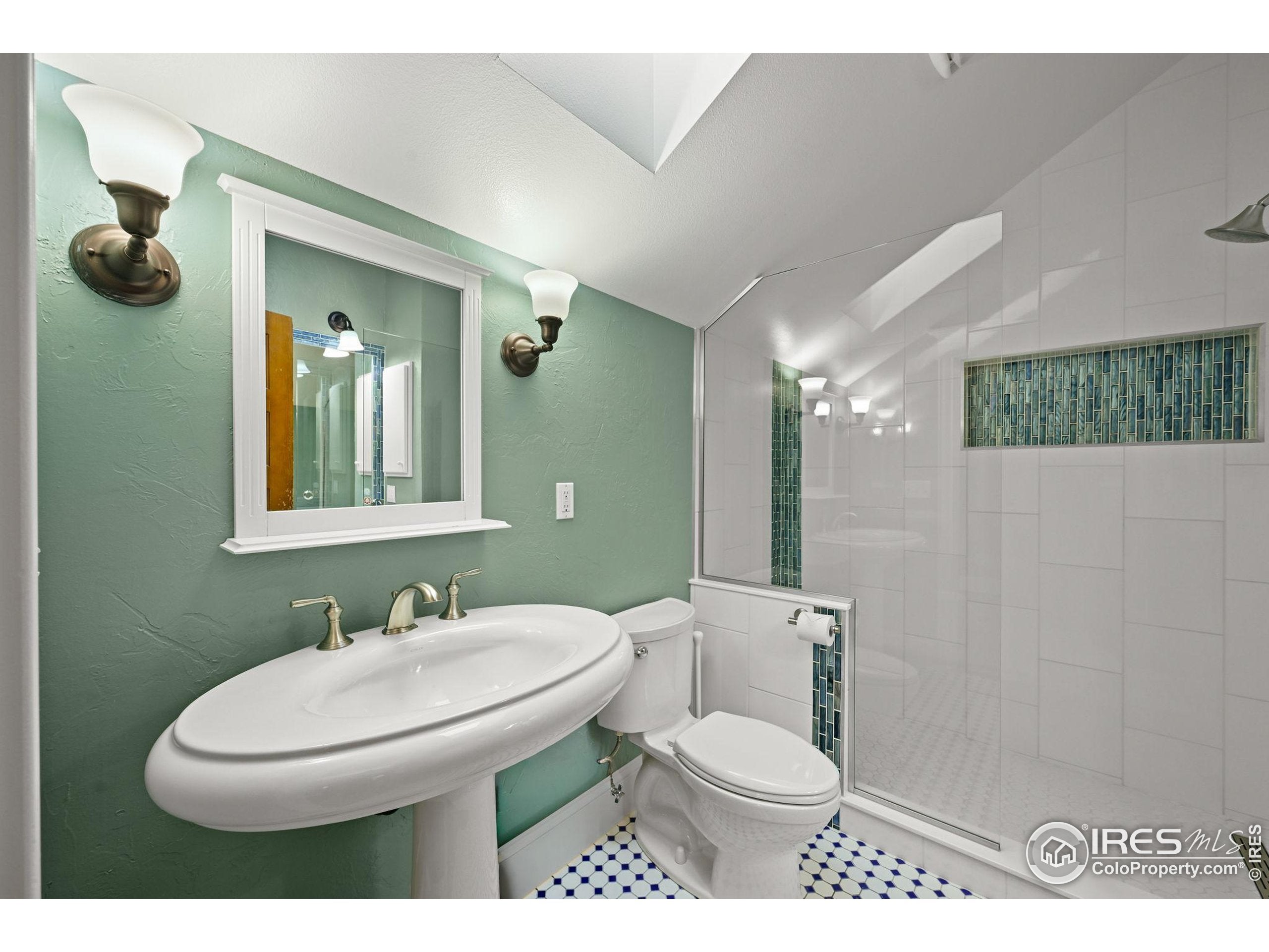 Louisville, Colorado, 80027, United States, 3 Bedrooms Bedrooms, ,3 BathroomsBathrooms,Residential,Pending,1997546