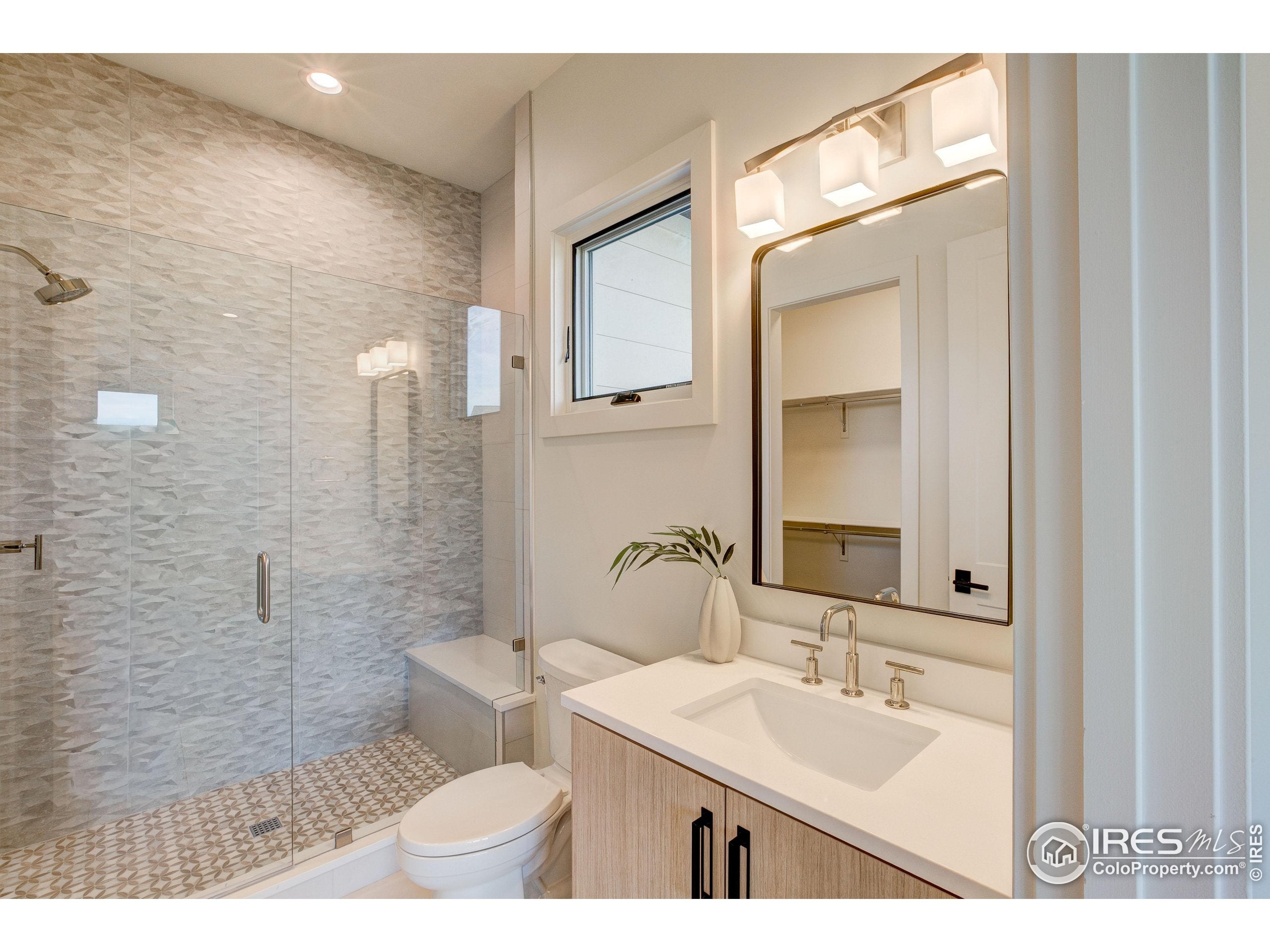 Berthoud, Colorado, 80513, United States, 4 Bedrooms Bedrooms, ,9 BathroomsBathrooms,Residential,Active,1945514