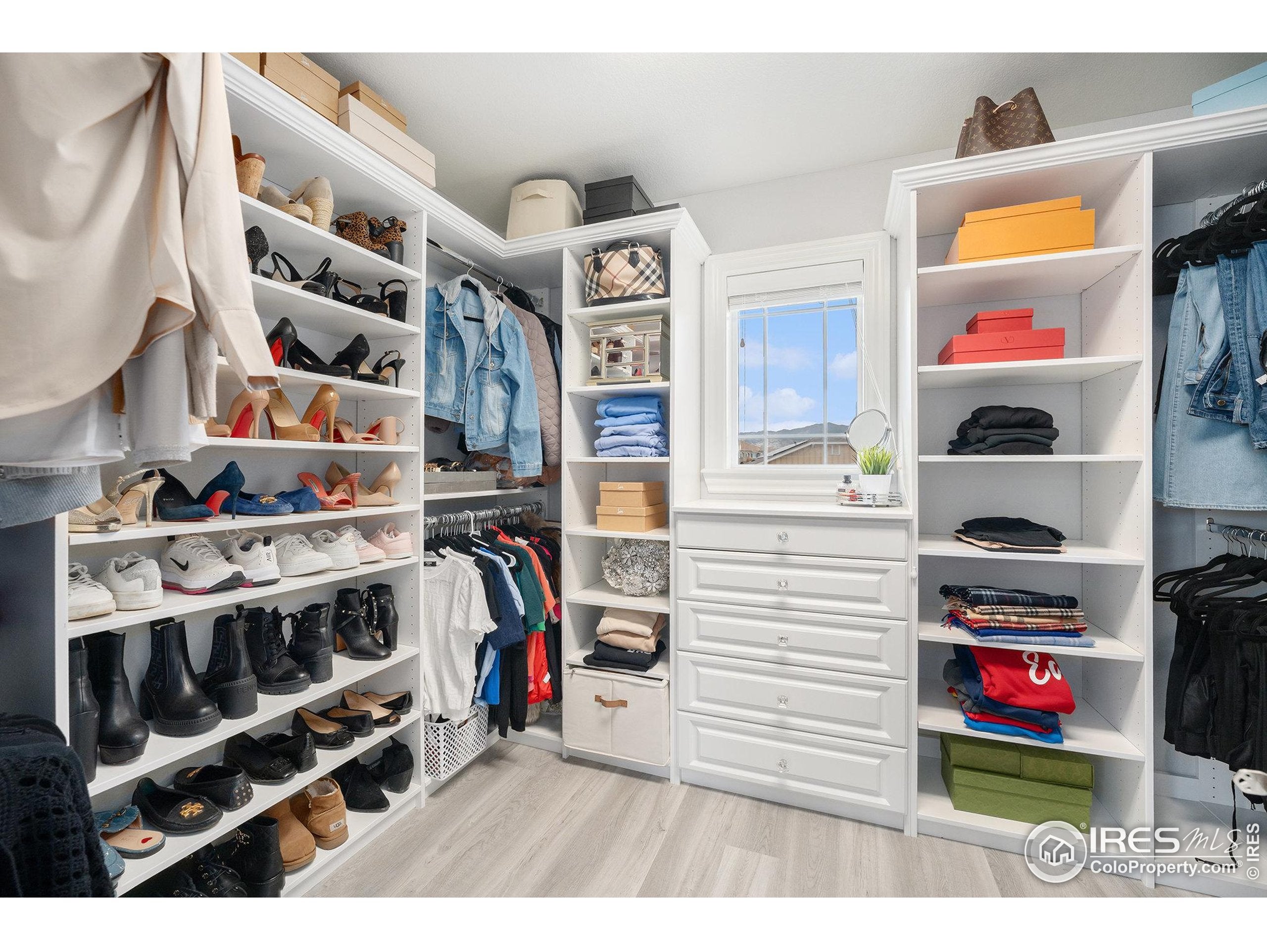 Arvada, Colorado, 80403, United States, 4 Bedrooms Bedrooms, ,5 BathroomsBathrooms,Residential,Active,1952032