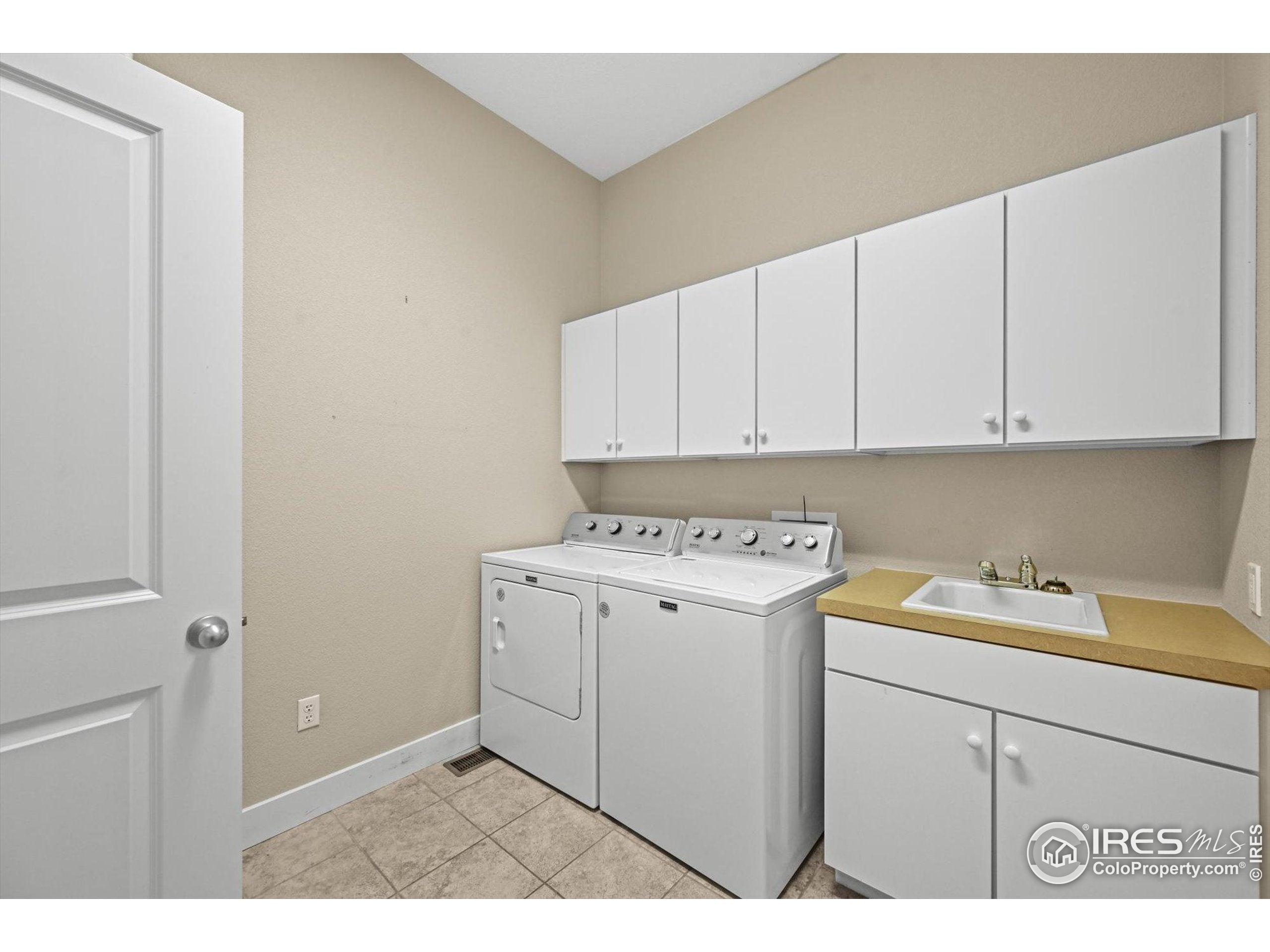 Lafayette, Colorado, 80026, United States, 4 Bedrooms Bedrooms, ,3 BathroomsBathrooms,Residential,Active,1997558