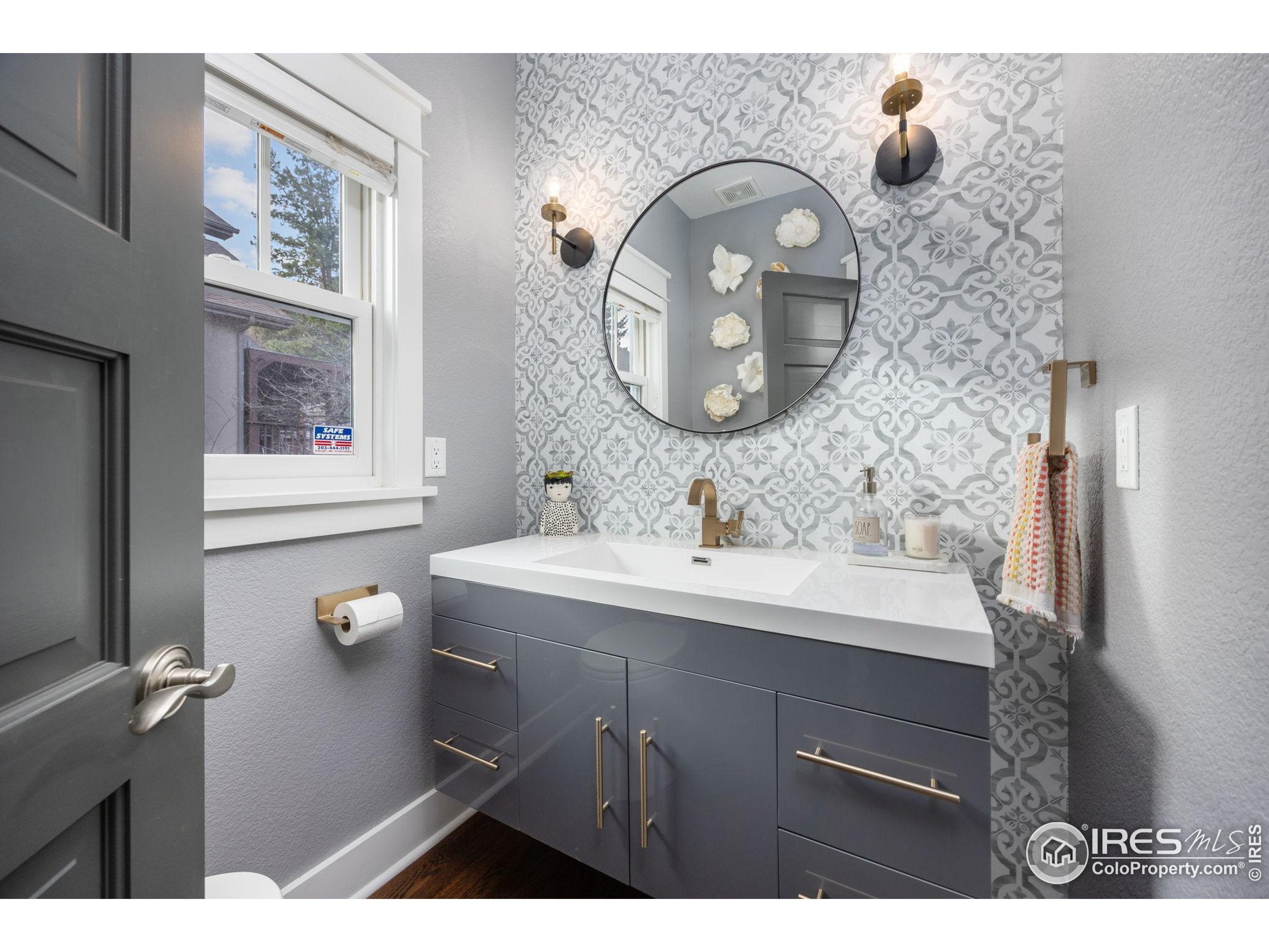 Boulder, Colorado, 80302, United States, 4 Bedrooms Bedrooms, ,4 BathroomsBathrooms,Residential,Active,2011850