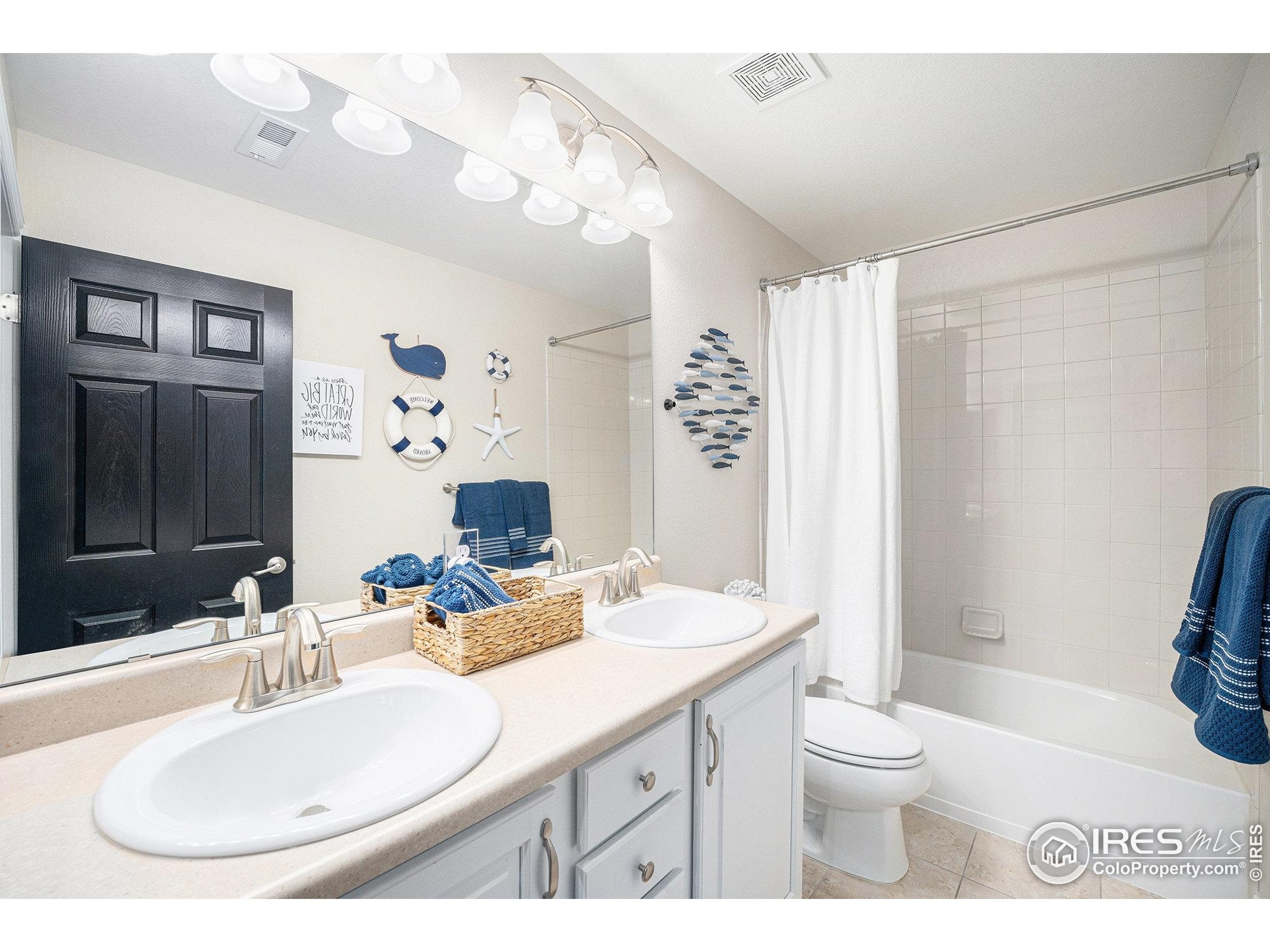 Arvada, Colorado, 80403, United States, 4 Bedrooms Bedrooms, ,5 BathroomsBathrooms,Residential,Active,1952032