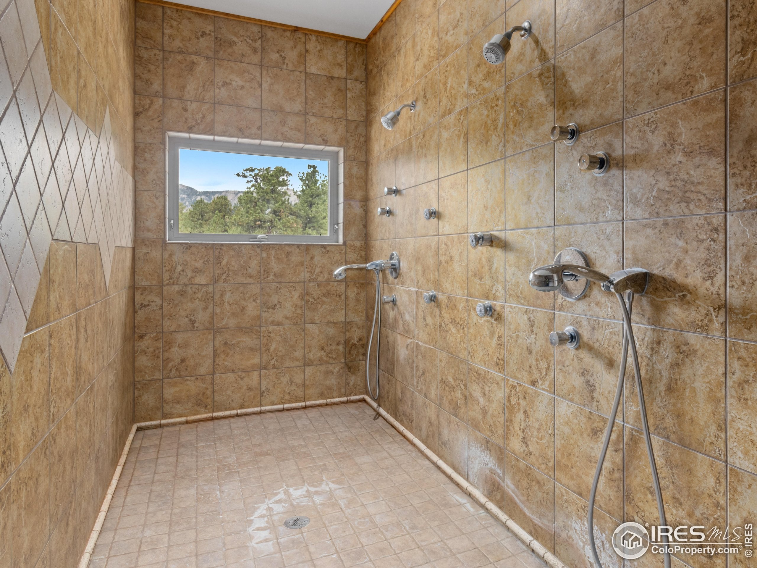 Estes Park, Colorado, 80517, United States, 5 Bedrooms Bedrooms, ,4 BathroomsBathrooms,Residential,Contingent,1824567