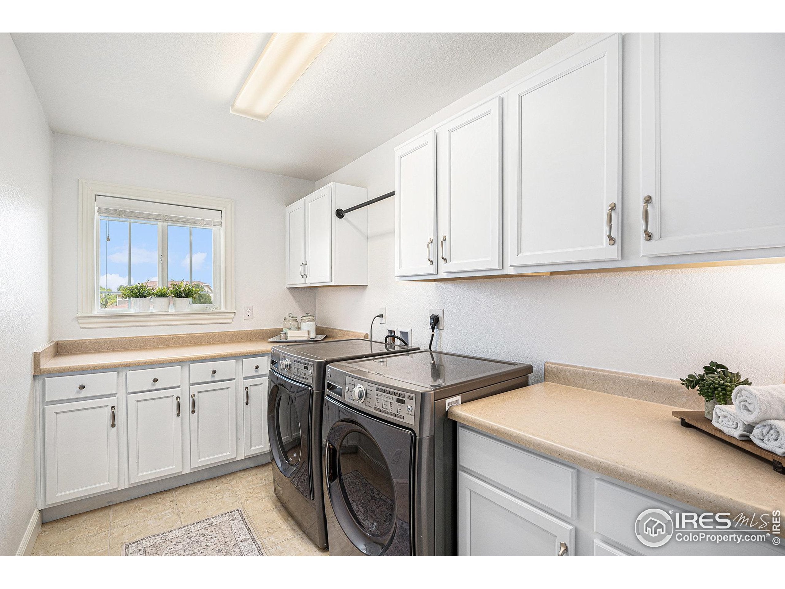 Arvada, Colorado, 80403, United States, 4 Bedrooms Bedrooms, ,5 BathroomsBathrooms,Residential,Active,1952032