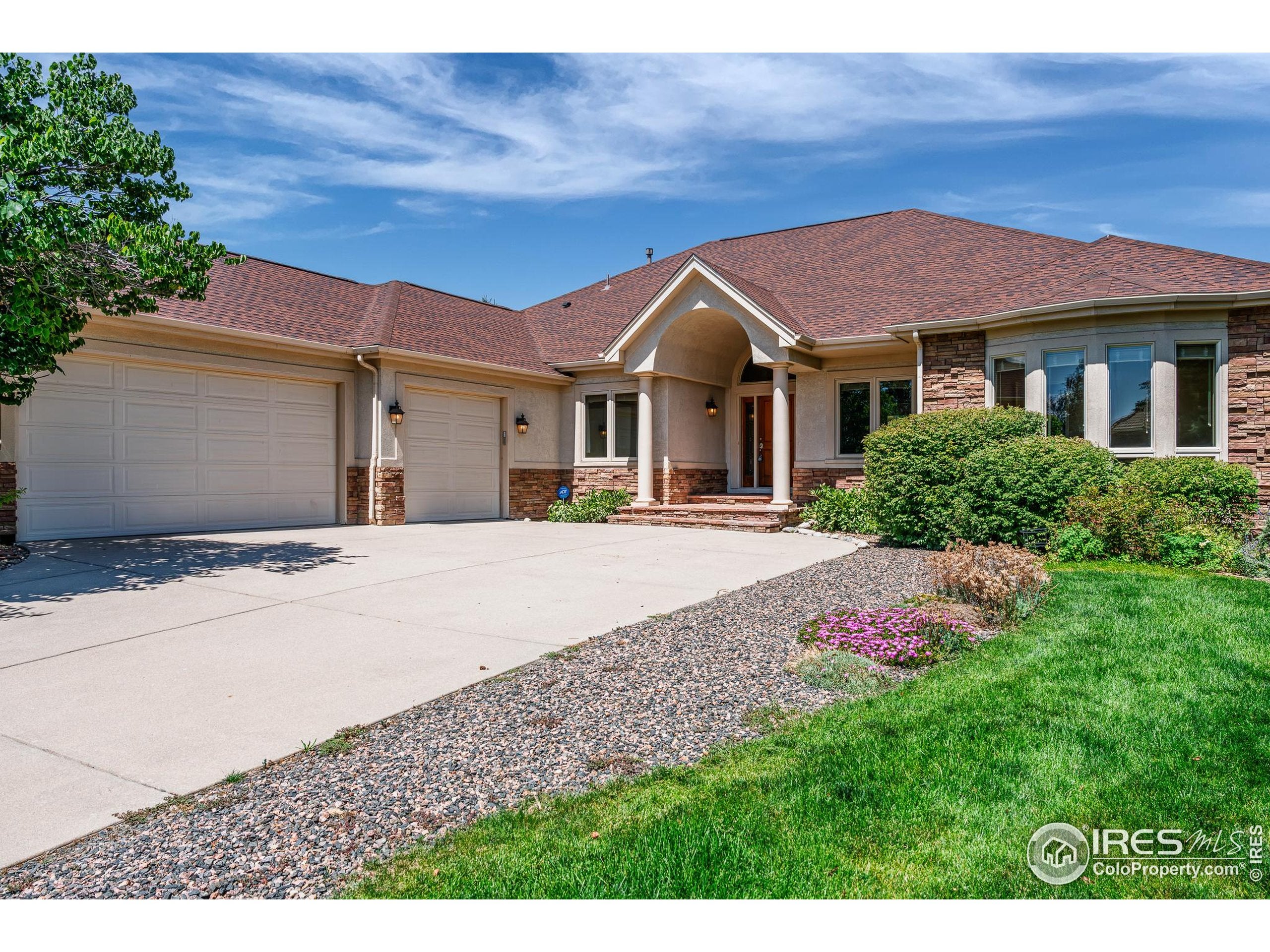 Arvada, Colorado, 80005, United States, 4 Bedrooms Bedrooms, ,4 BathroomsBathrooms,Residential,Active,1922299