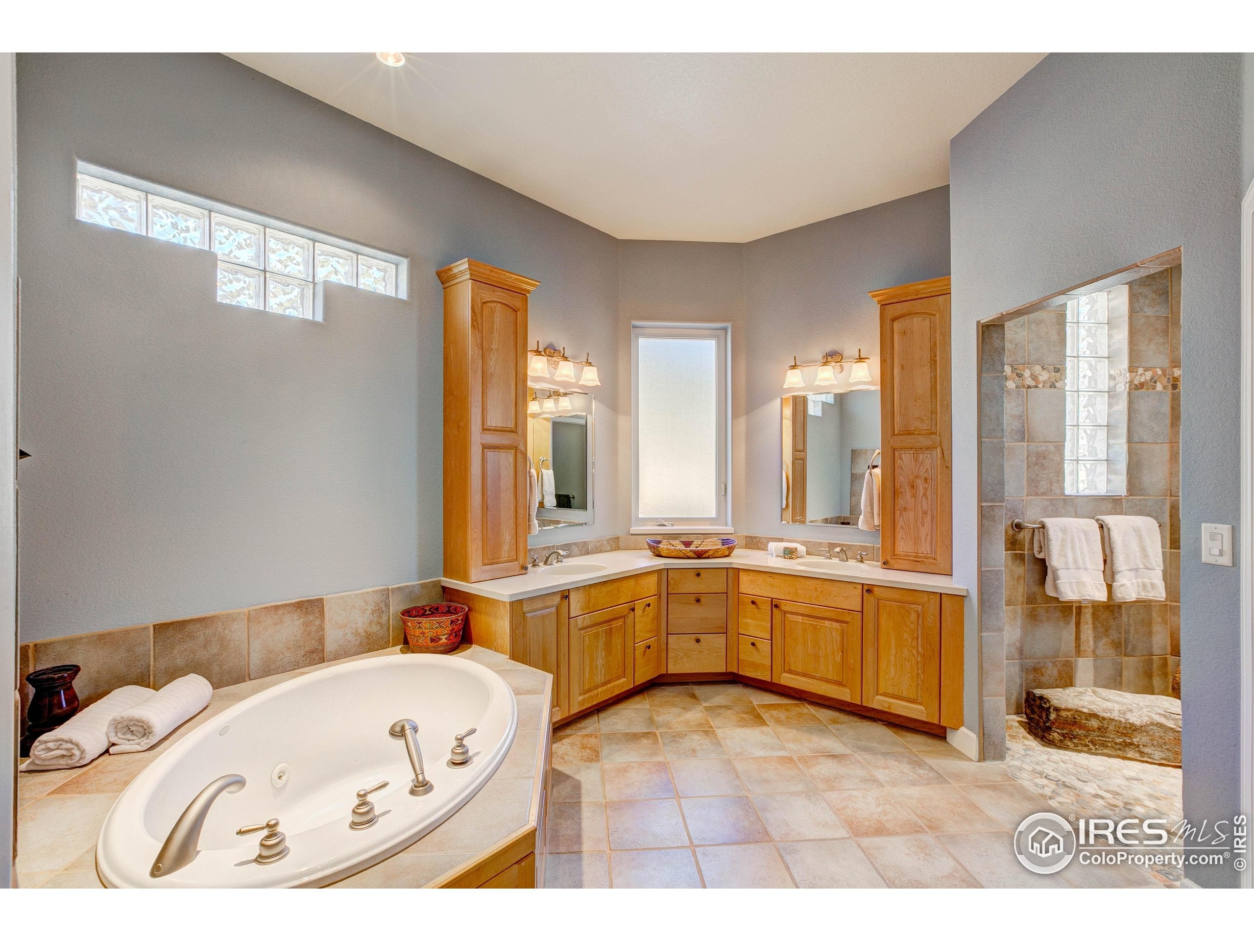 Estes Park, Colorado, 80517, United States, 4 Bedrooms Bedrooms, ,3 BathroomsBathrooms,Residential,Active,1952630