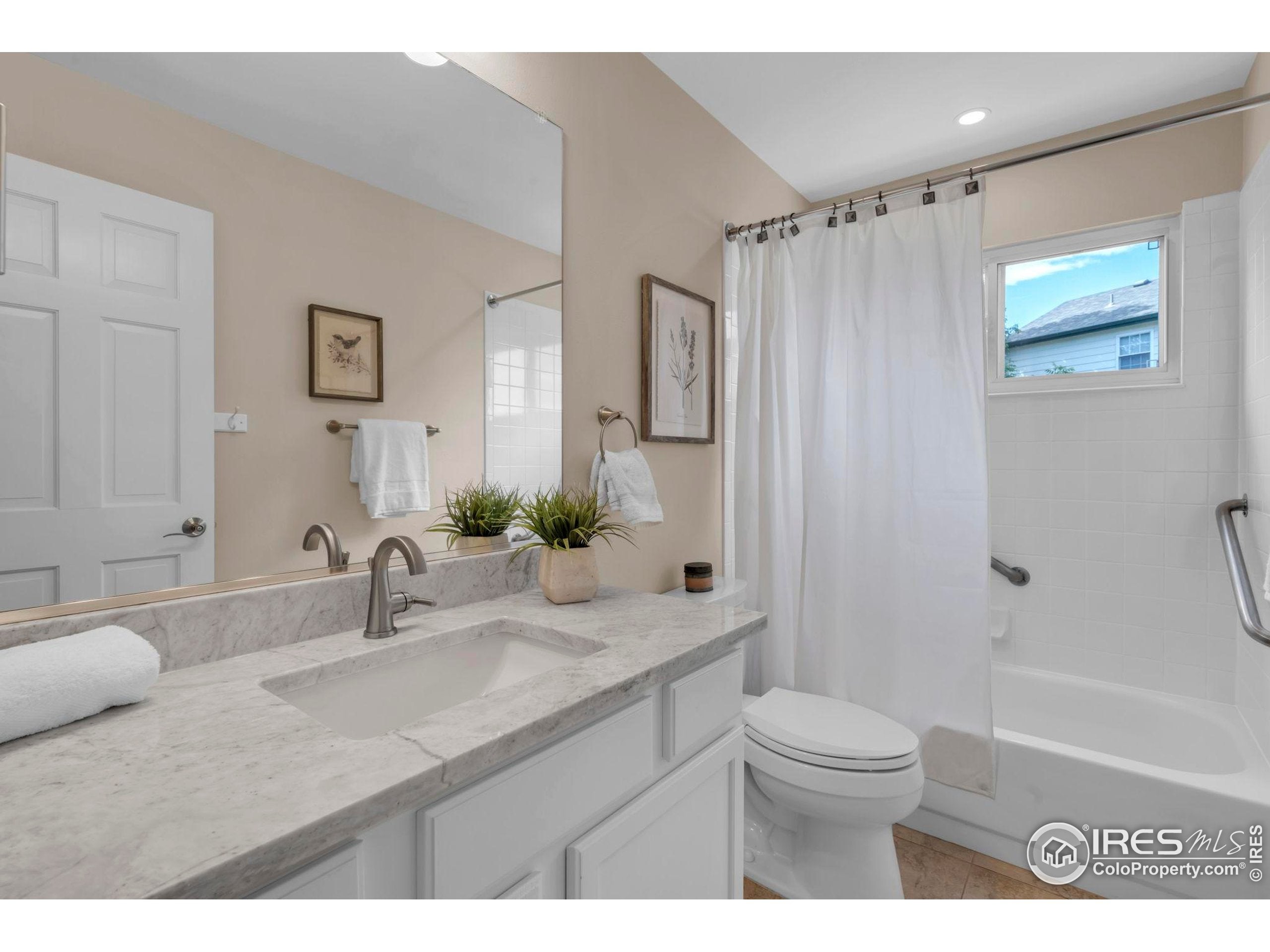 Louisville, Colorado, 80027, United States, 3 Bedrooms Bedrooms, ,3 BathroomsBathrooms,Residential,Active,1944039