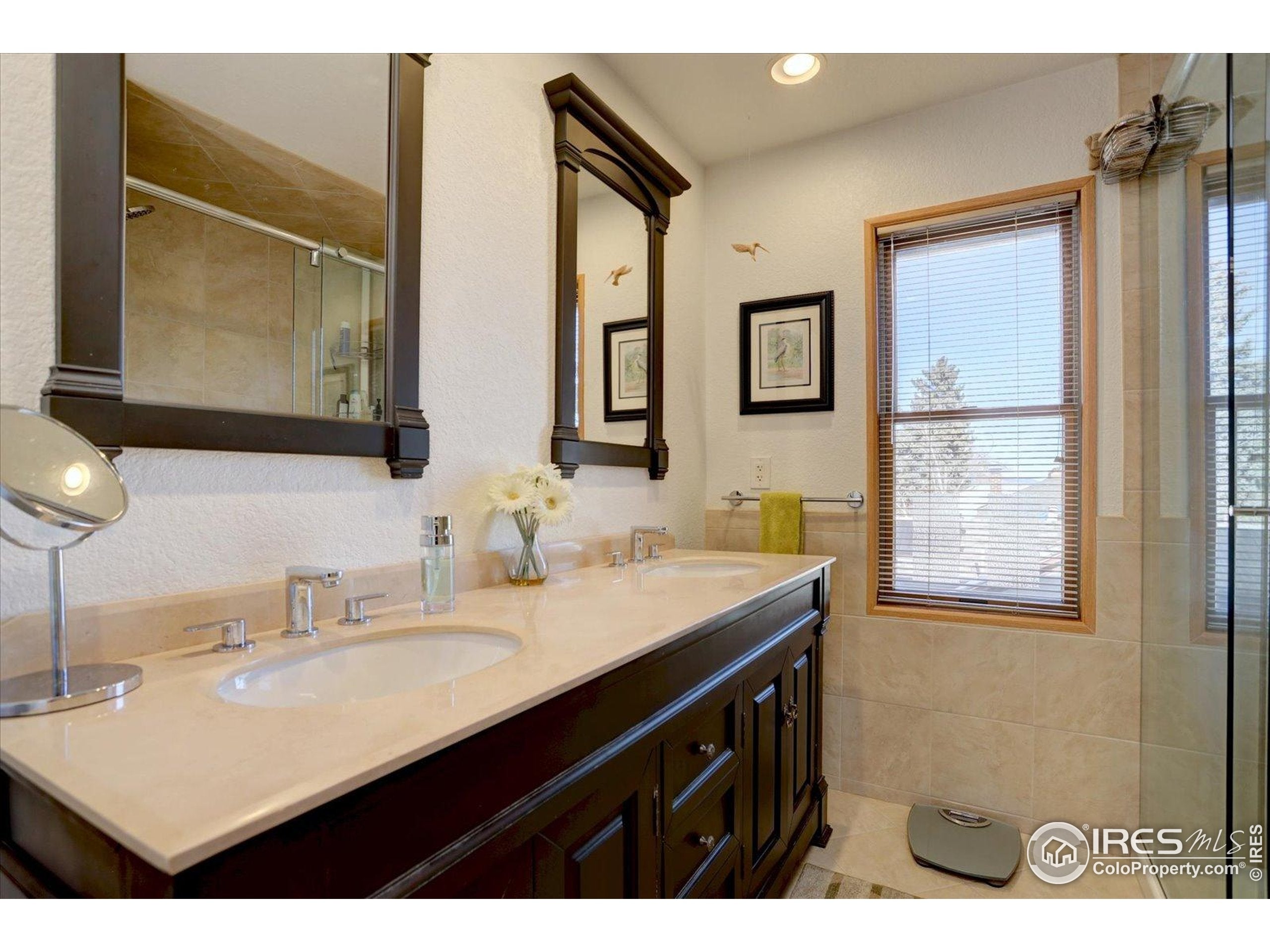 Boulder, Colorado, 80302, United States, 3 Bedrooms Bedrooms, ,4 BathroomsBathrooms,Residential,Active,2008343