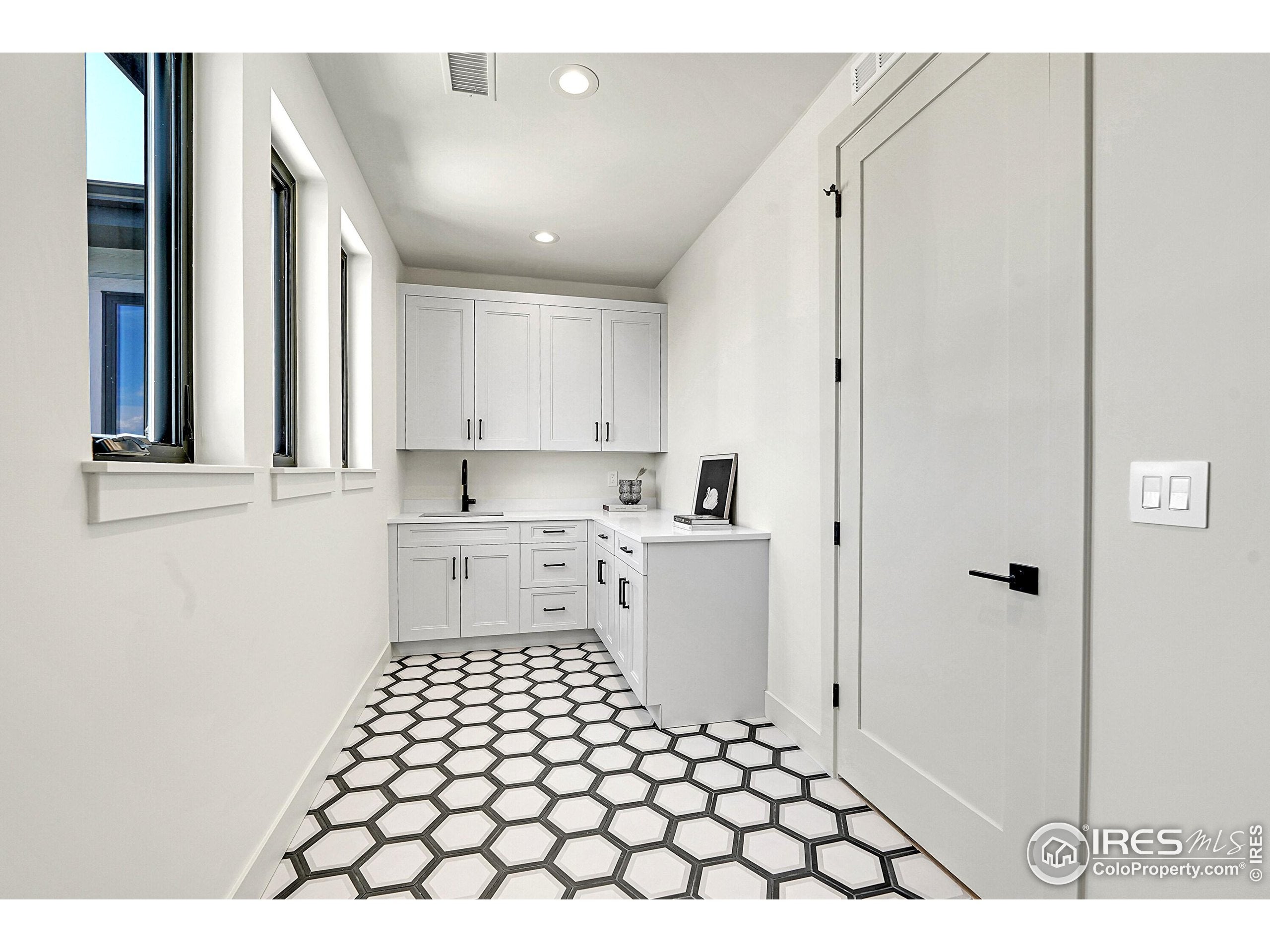 Louisville, Colorado, 80027, United States, 5 Bedrooms Bedrooms, ,6 BathroomsBathrooms,Residential,Active,1997547