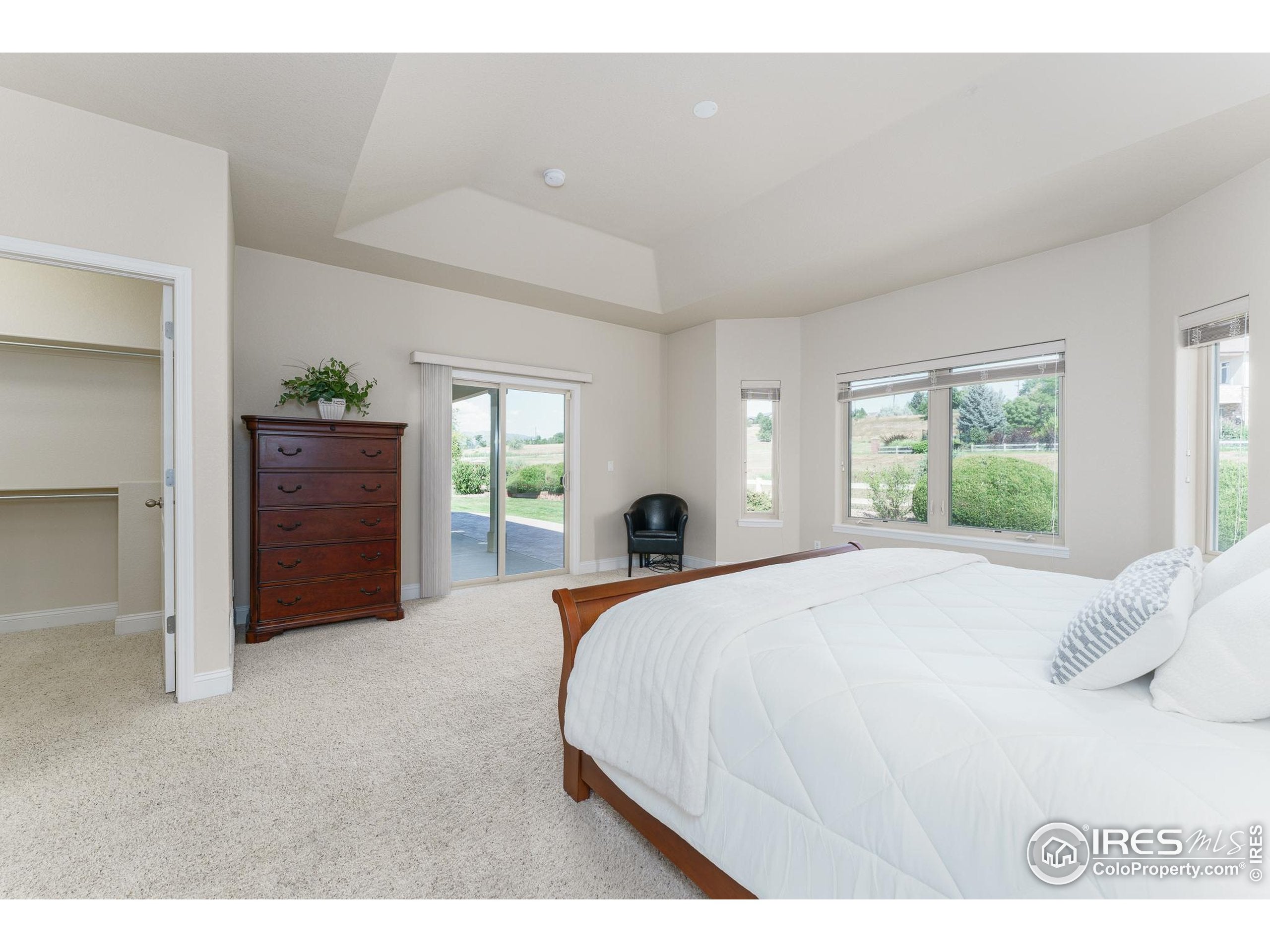 Arvada, Colorado, 80005, United States, 4 Bedrooms Bedrooms, ,4 BathroomsBathrooms,Residential,Active,1922299