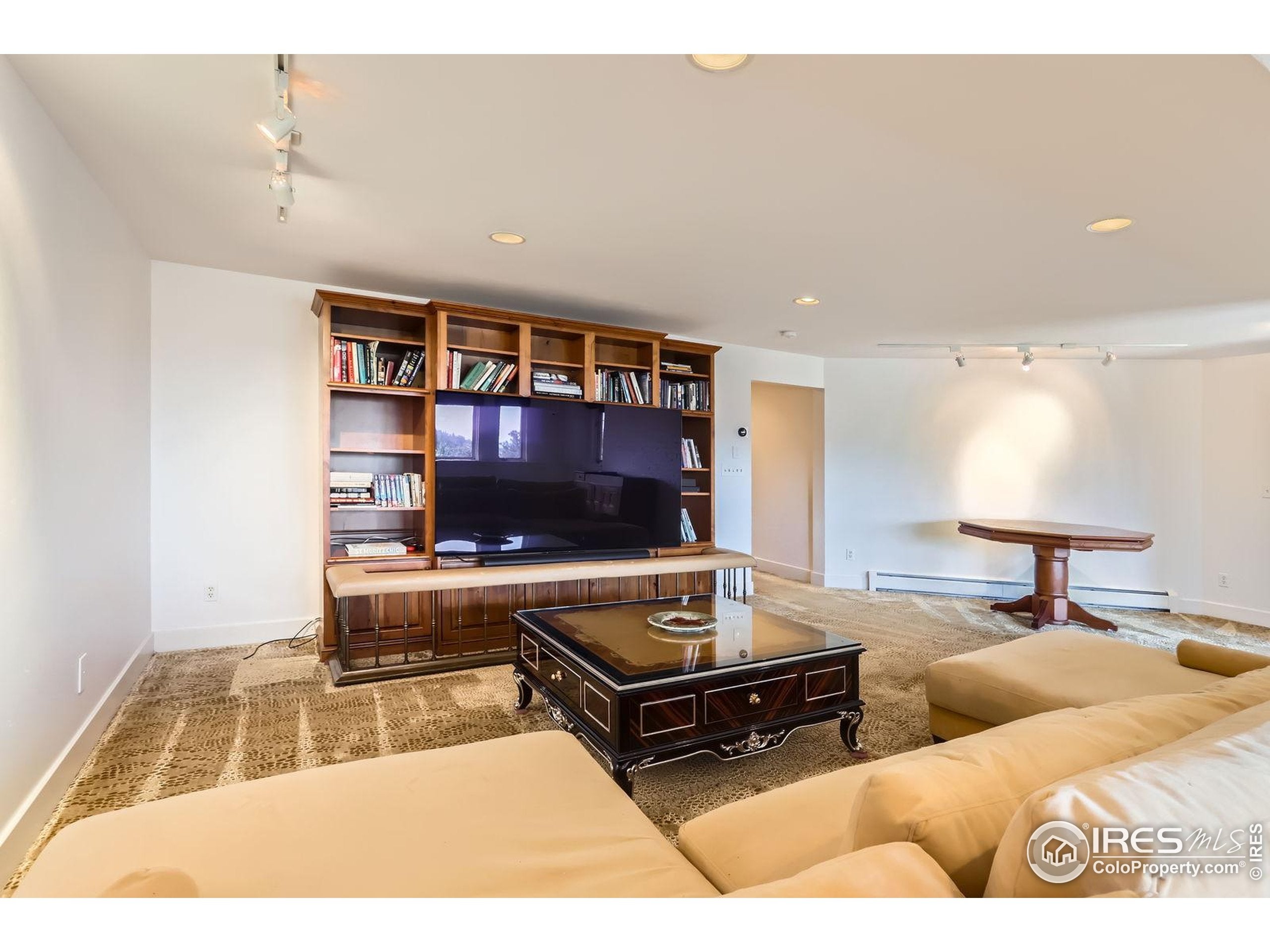 Boulder, Colorado, 80302, United States, 4 Bedrooms Bedrooms, ,5 BathroomsBathrooms,Residential,Pending,1953002