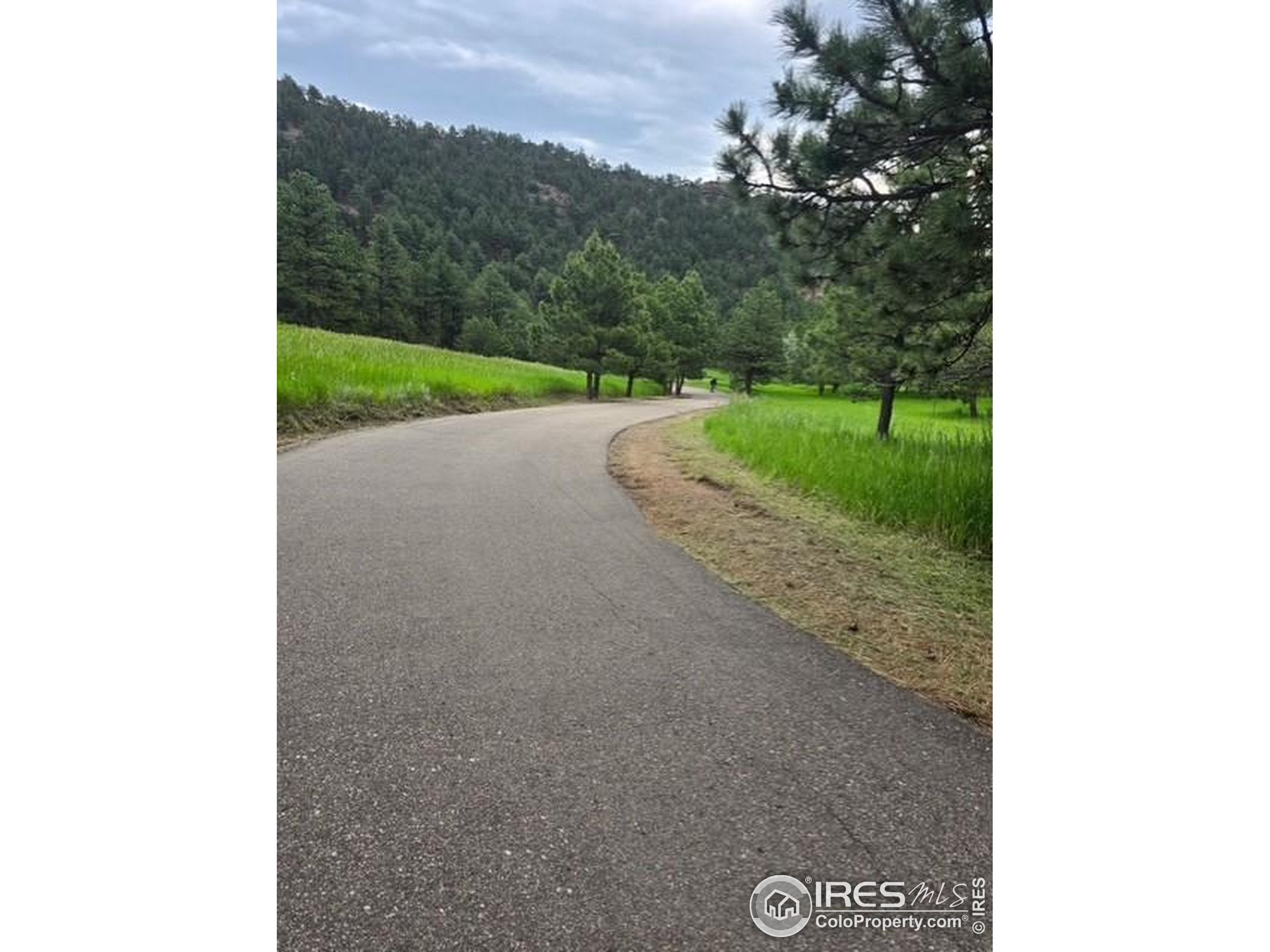 Boulder, Colorado, 80302, United States, 4 Bedrooms Bedrooms, ,5 BathroomsBathrooms,Residential,Pending,1953002