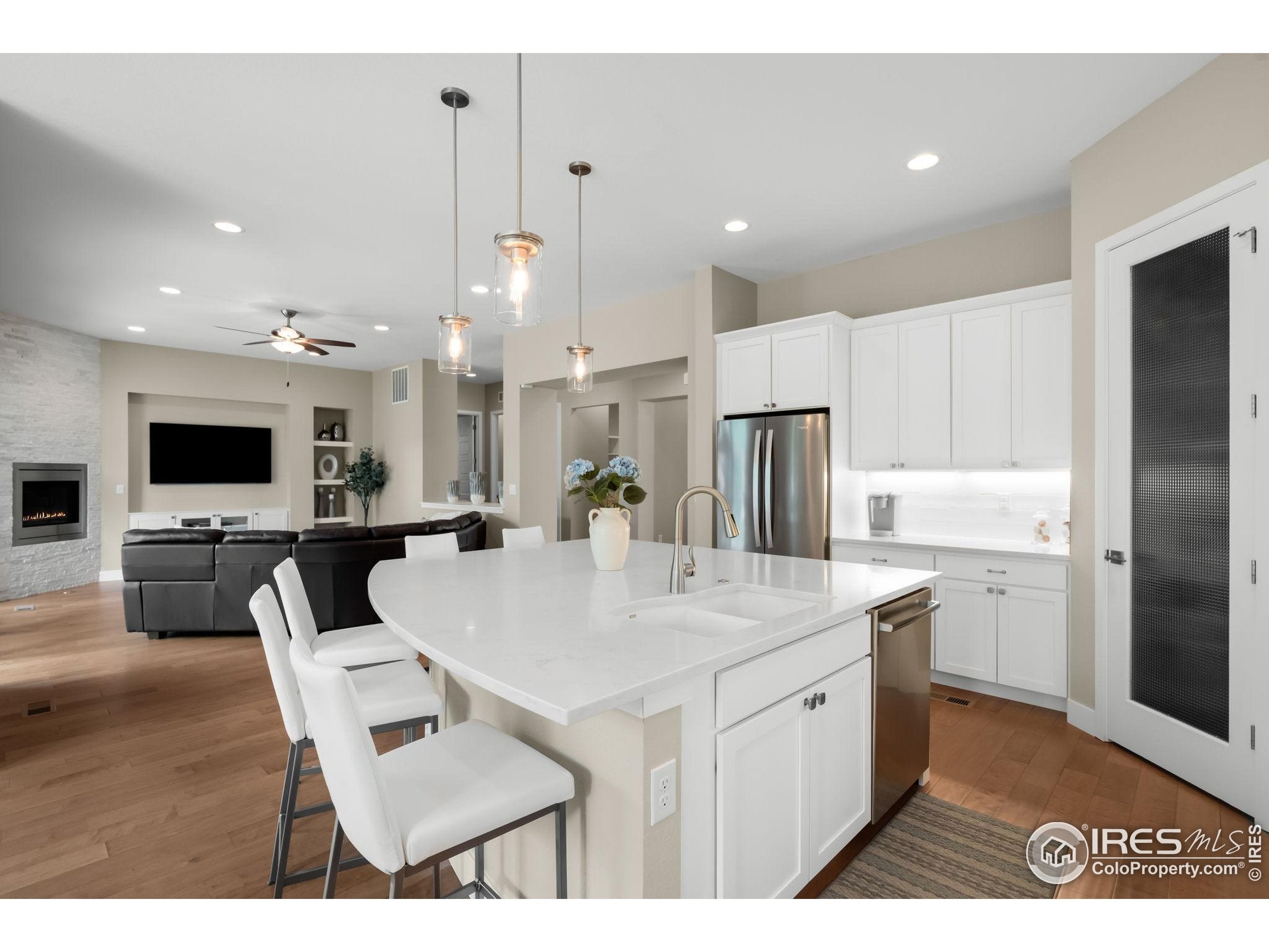 Golden, Colorado, 80403, United States, 5 Bedrooms Bedrooms, ,4 BathroomsBathrooms,Residential,Active,1945502