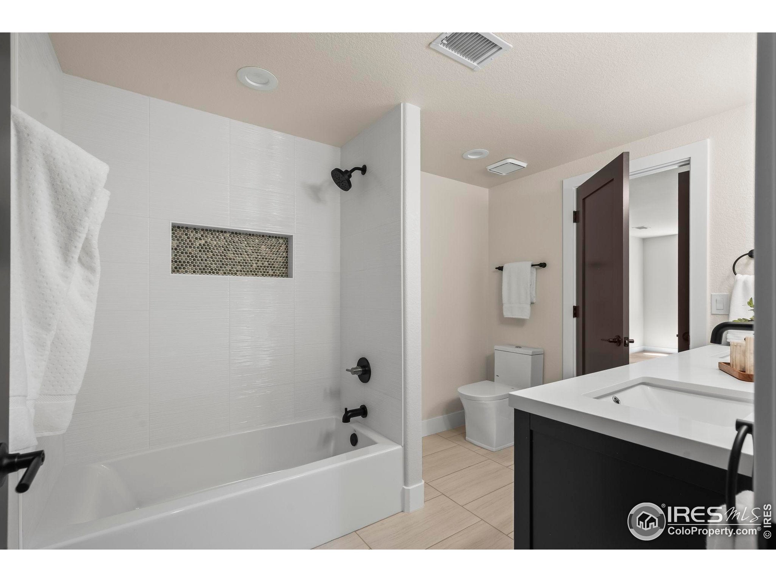 Boulder, Colorado, 80301, United States, 4 Bedrooms Bedrooms, ,4 BathroomsBathrooms,Residential,Active,1997569