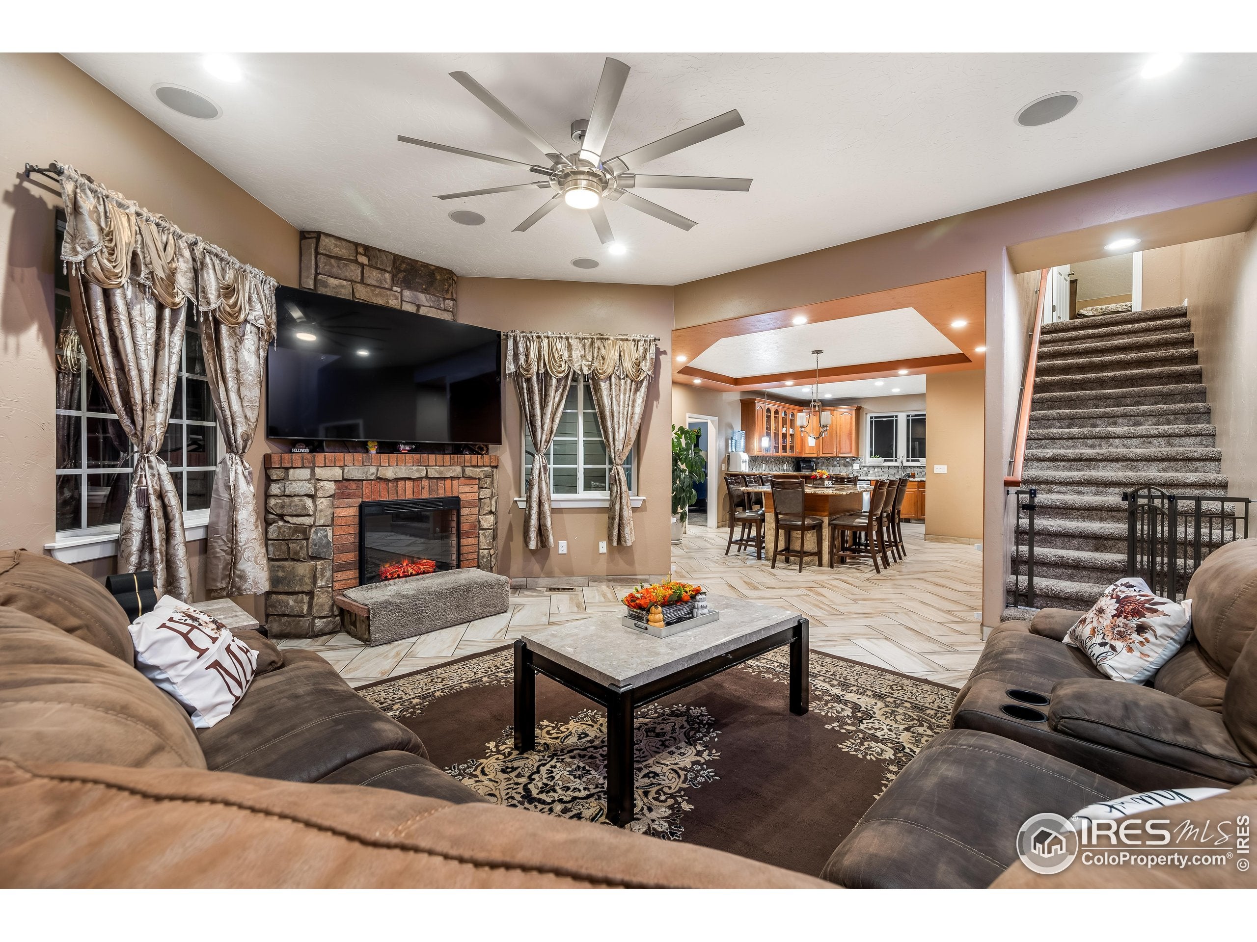 La Salle, Colorado, 80645, United States, 6 Bedrooms Bedrooms, ,4 BathroomsBathrooms,Residential,Active,1953283