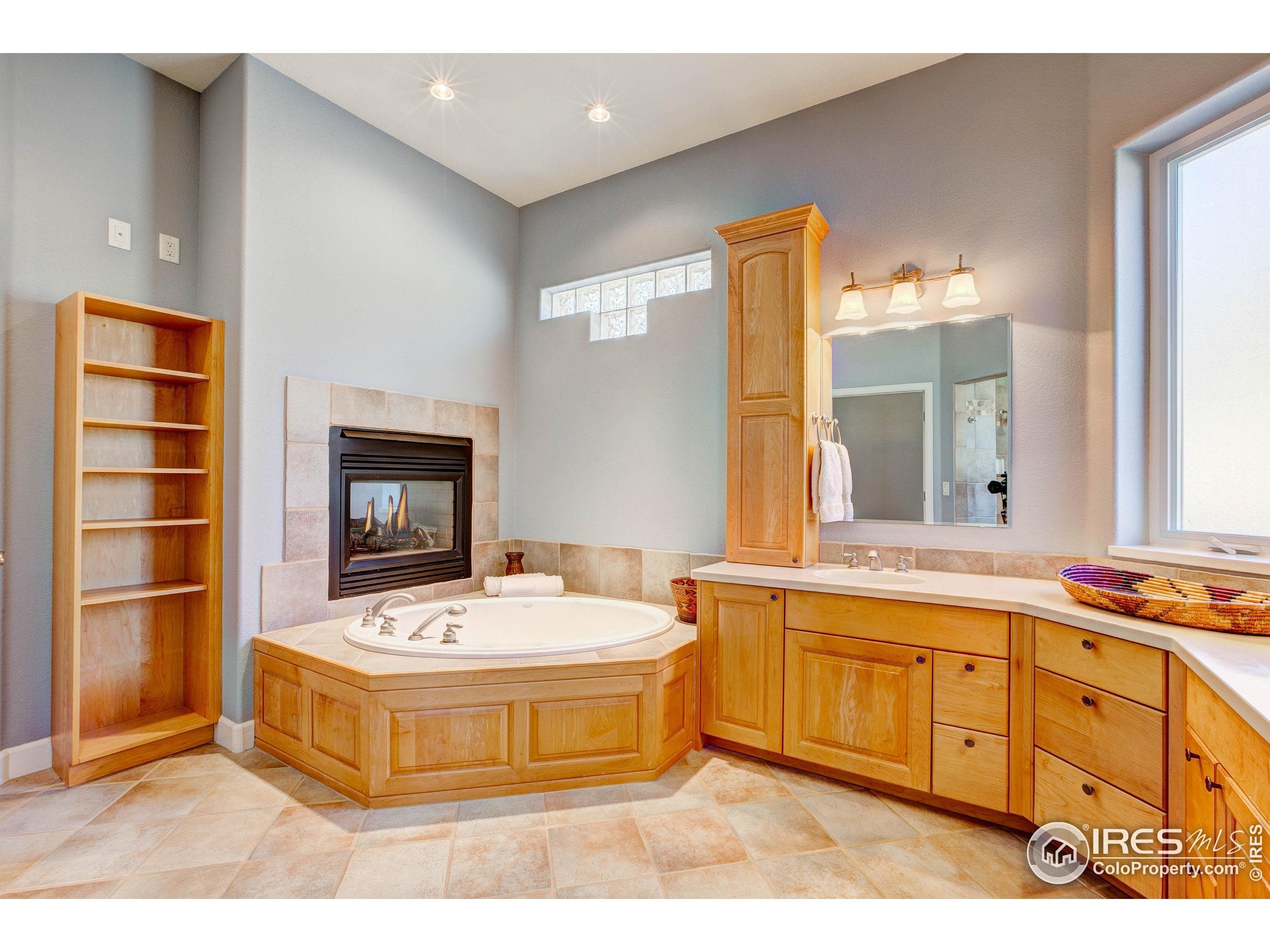 Estes Park, Colorado, 80517, United States, 4 Bedrooms Bedrooms, ,3 BathroomsBathrooms,Residential,Active,1952630