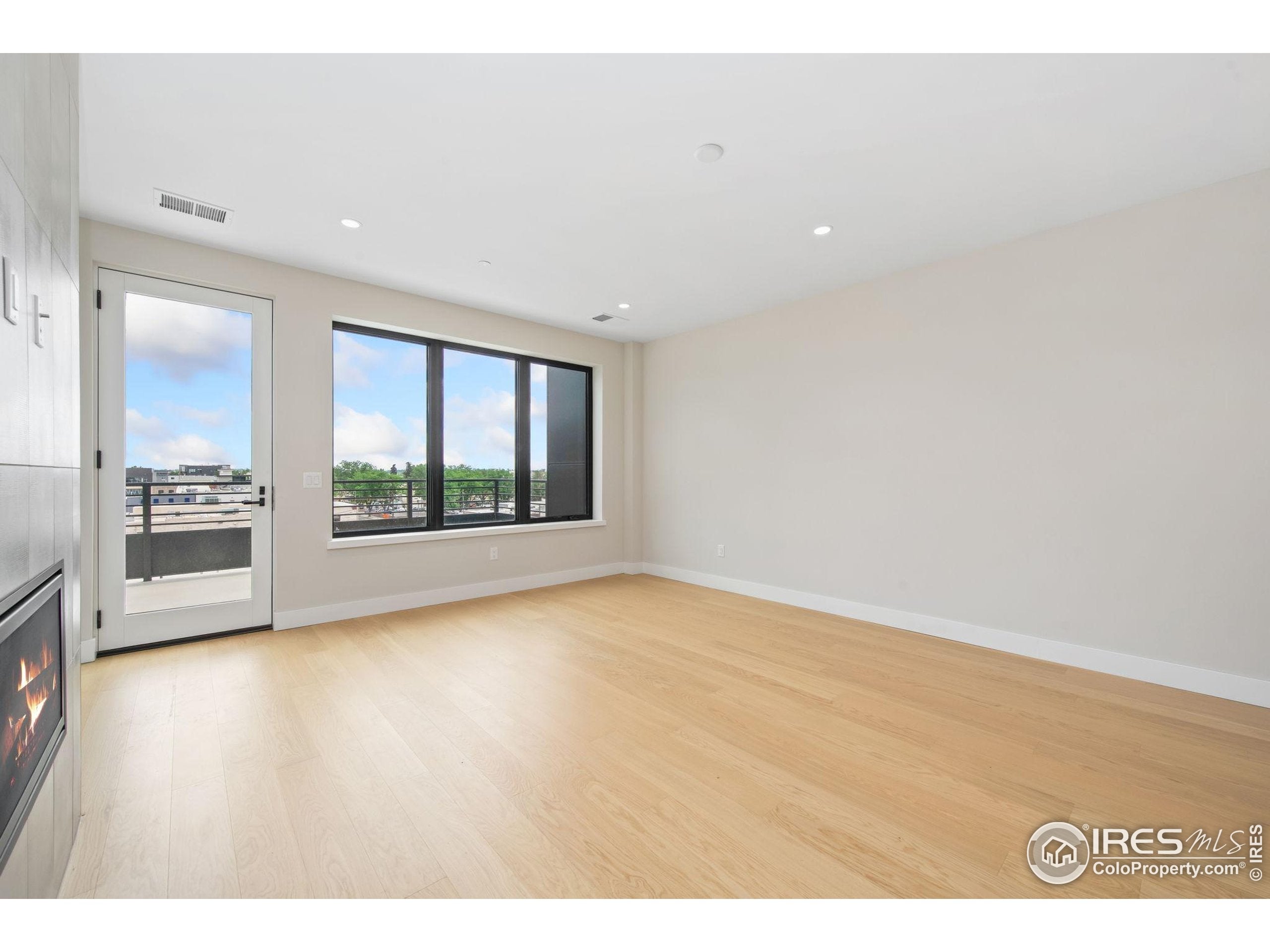 Loveland, Colorado, 80537, United States, 2 Bedrooms Bedrooms, ,3 BathroomsBathrooms,Residential,Active,1884717