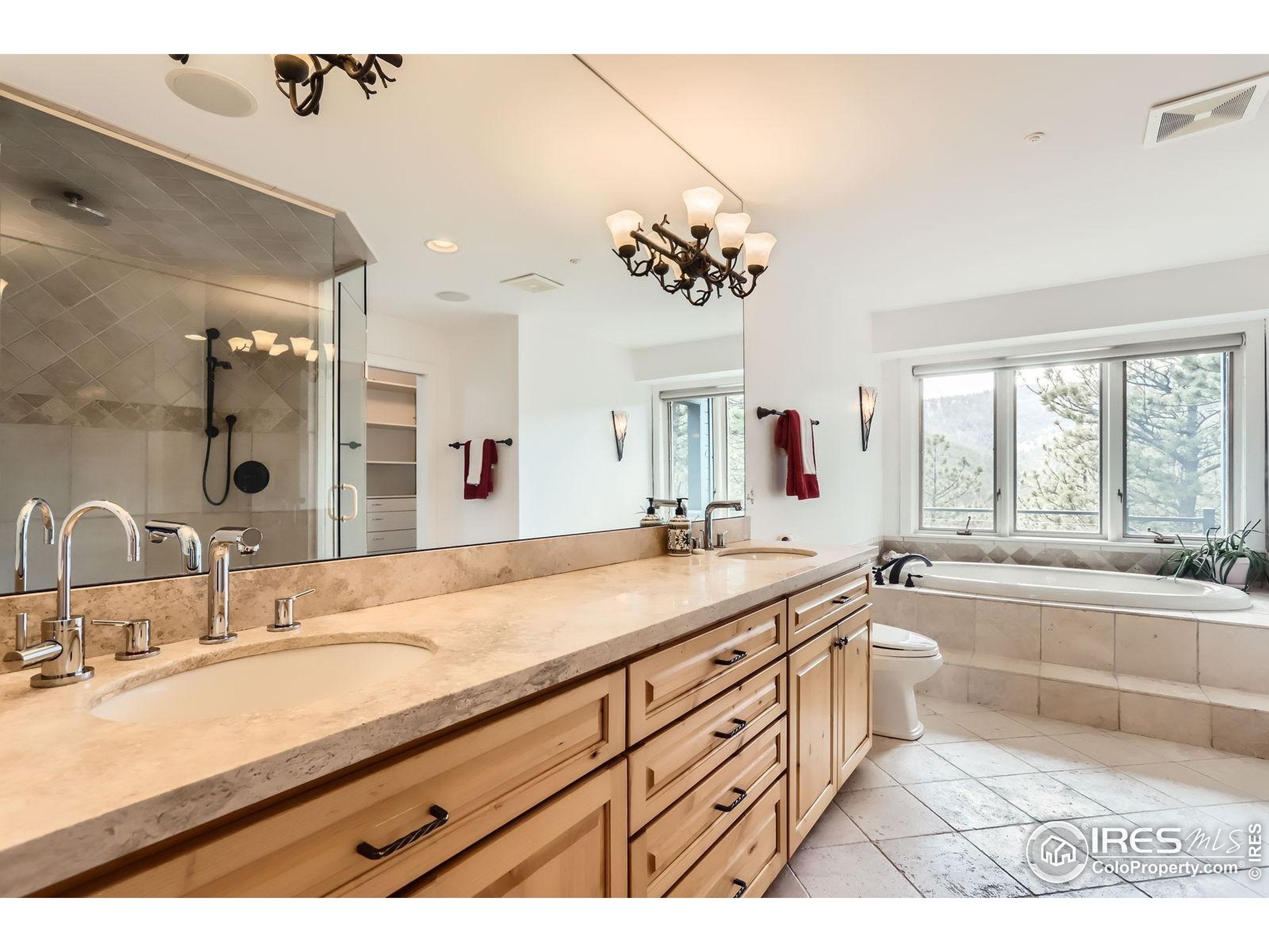 Boulder, Colorado, 80302, United States, 4 Bedrooms Bedrooms, ,5 BathroomsBathrooms,Residential,Pending,1953002