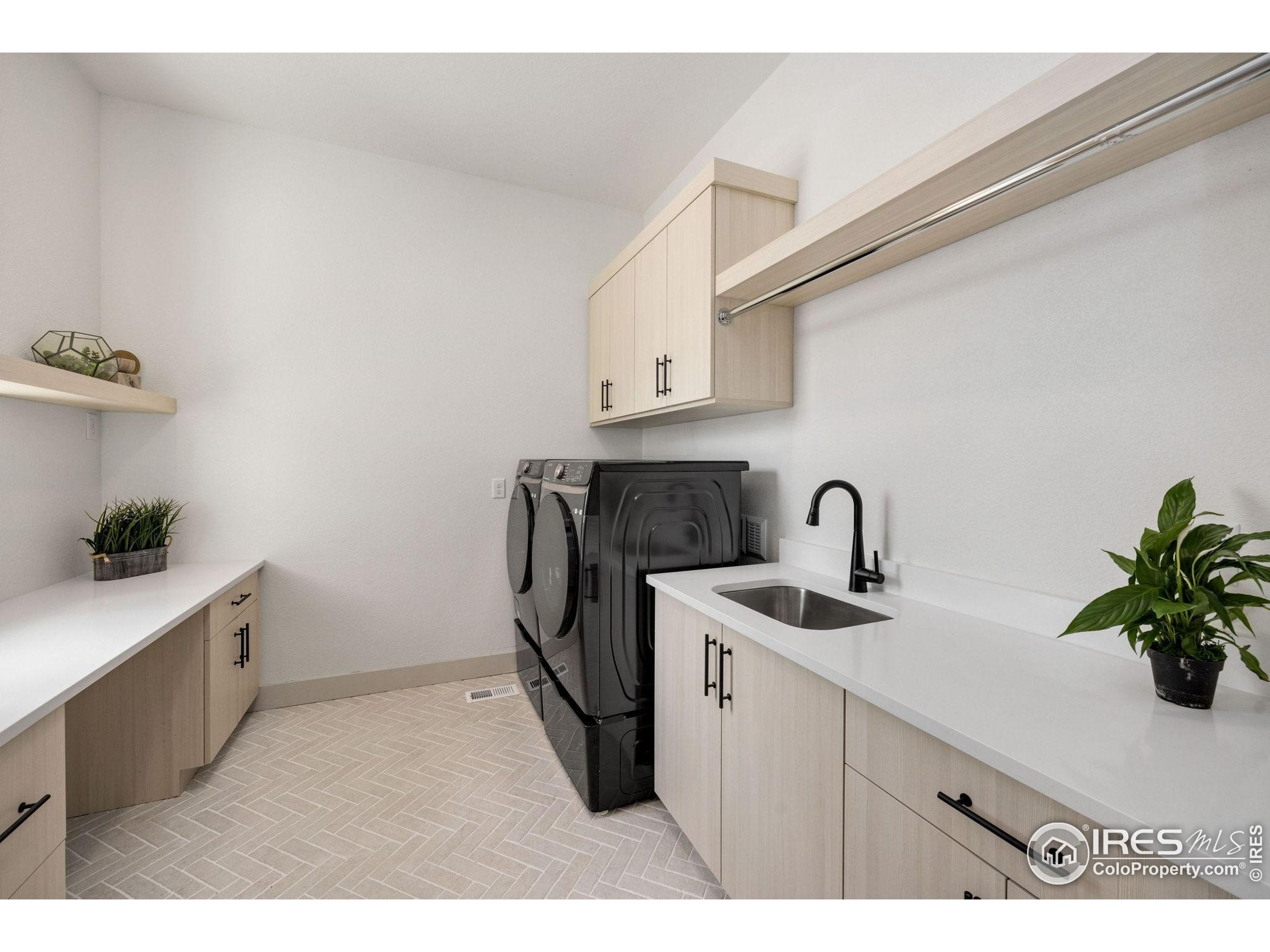 Windsor, Colorado, 80550, United States, 5 Bedrooms Bedrooms, ,4 BathroomsBathrooms,Residential,Active,1972154