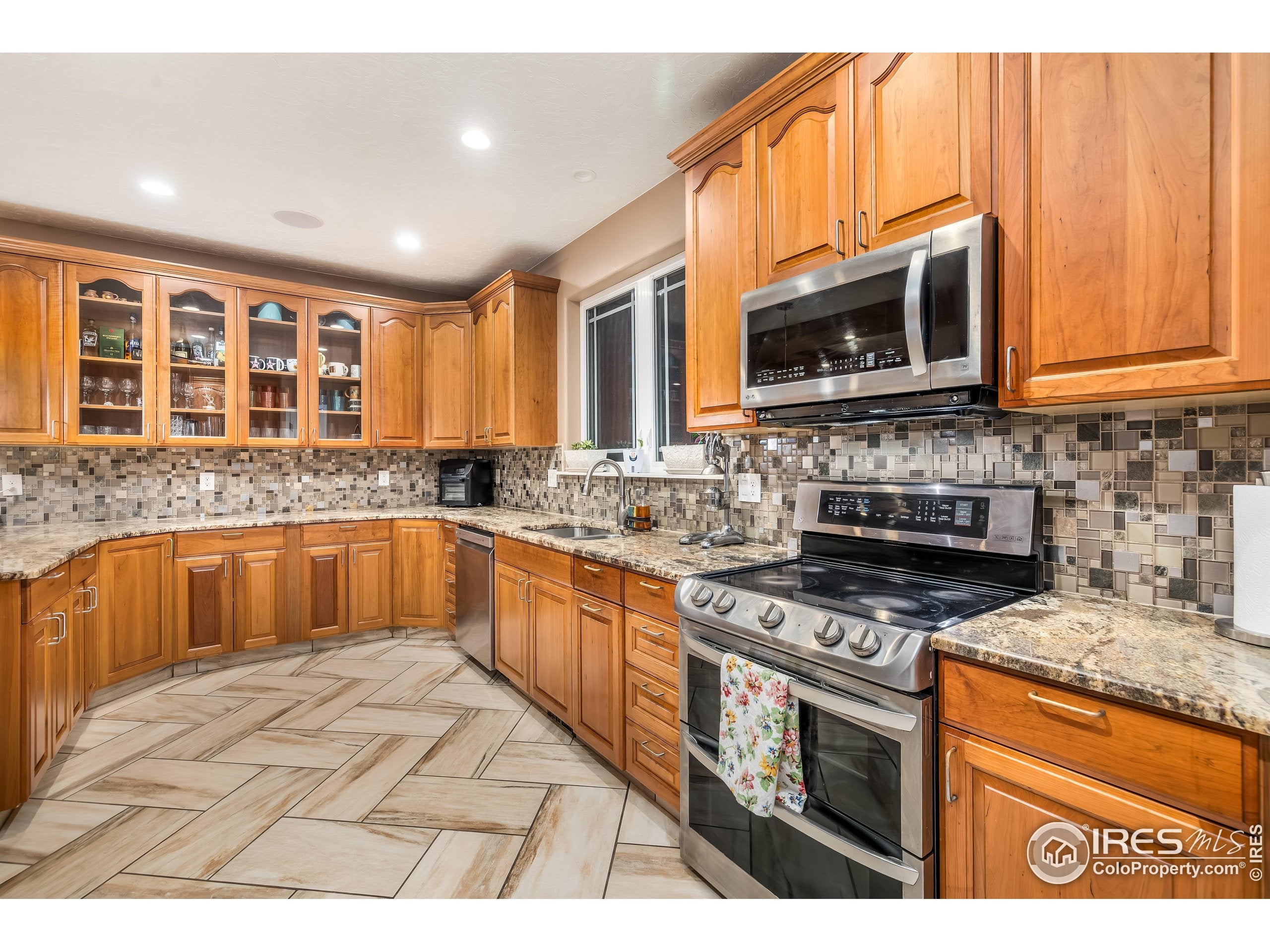 La Salle, Colorado, 80645, United States, 6 Bedrooms Bedrooms, ,4 BathroomsBathrooms,Residential,Active,1953283