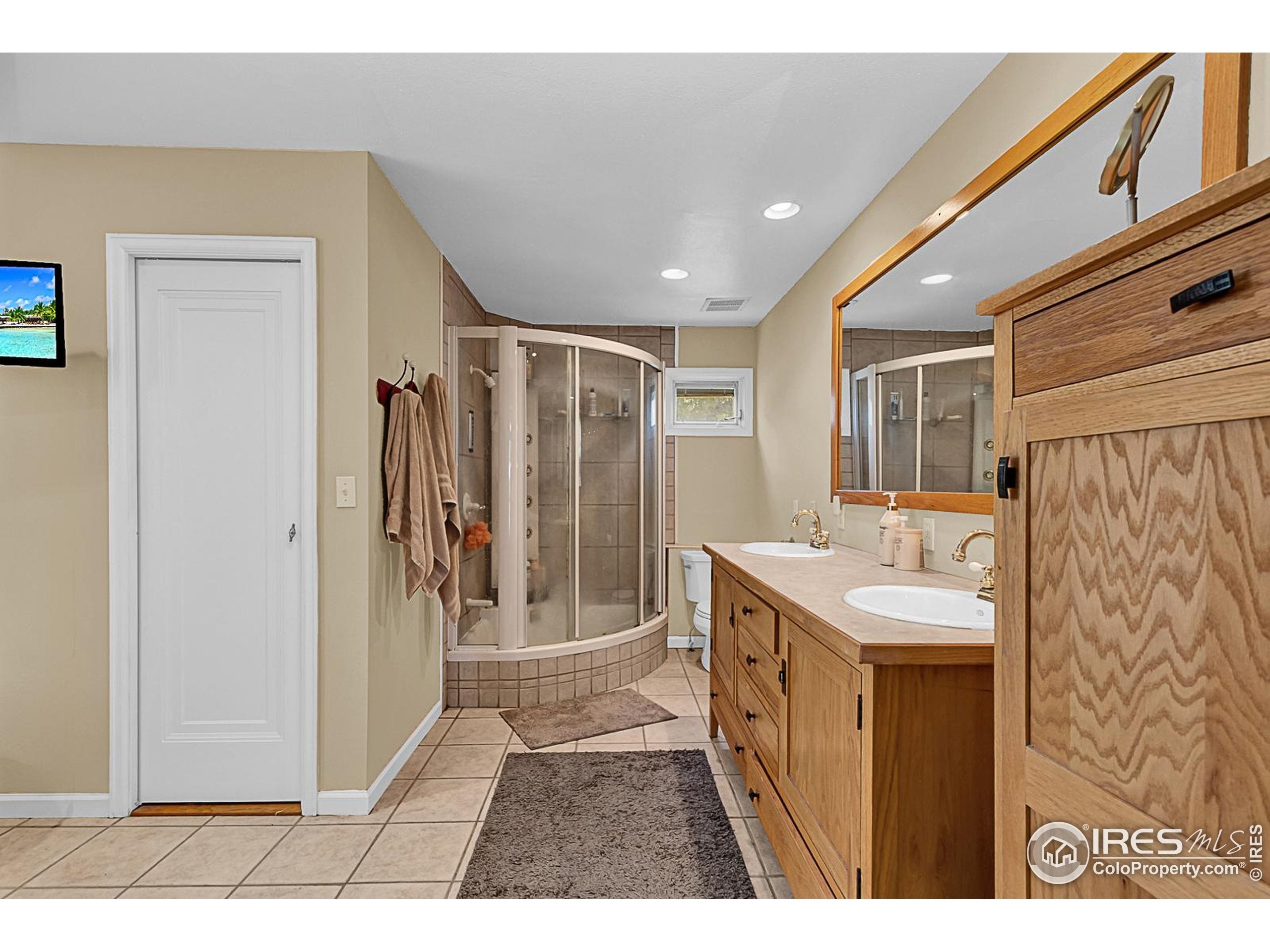 Greeley, Colorado, 80634, United States, 6 Bedrooms Bedrooms, ,3 BathroomsBathrooms,Residential,Active,1889341