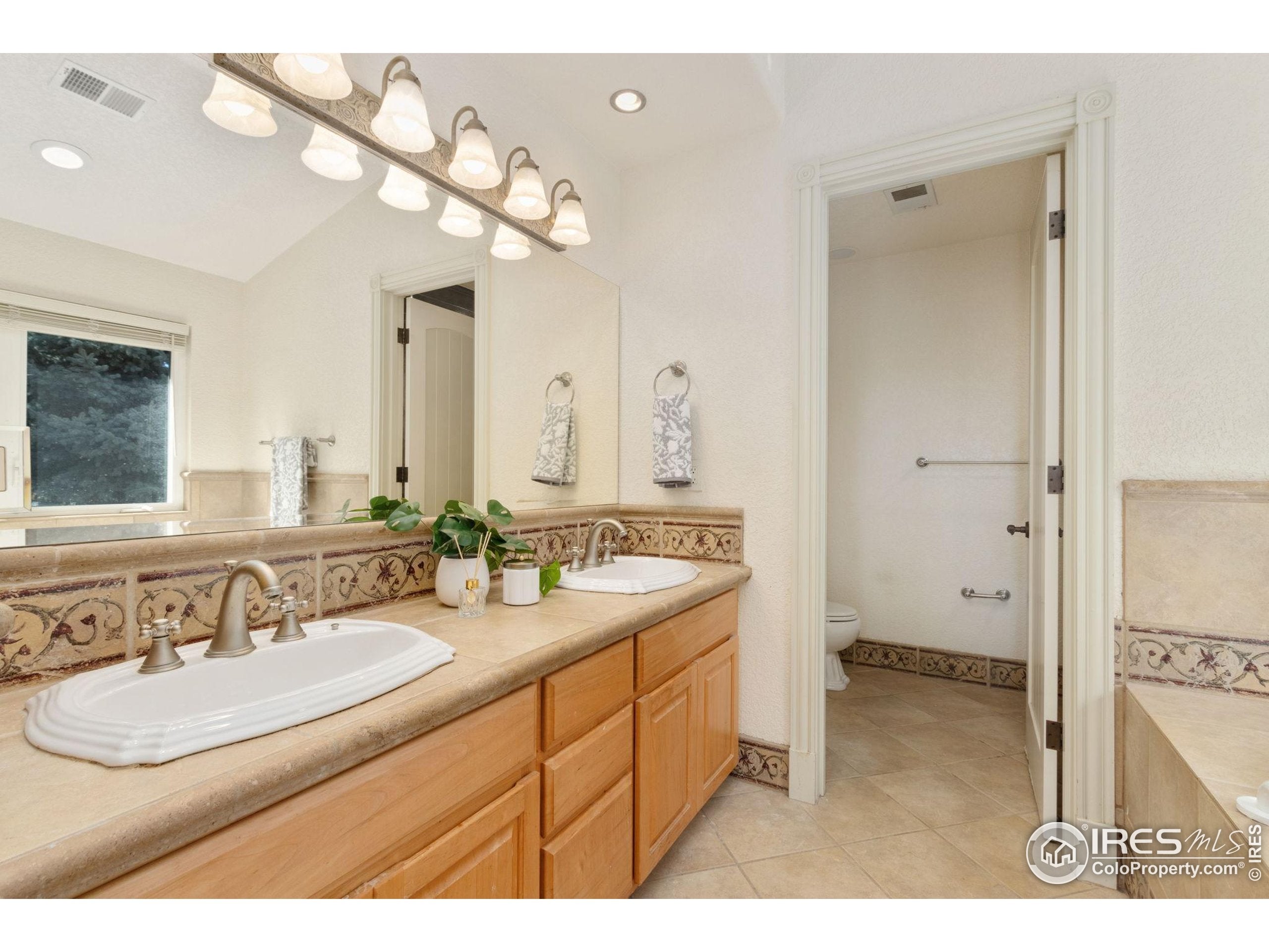 Fort Collins, Colorado, 80526, United States, 5 Bedrooms Bedrooms, ,5 BathroomsBathrooms,Residential,Active,1953988