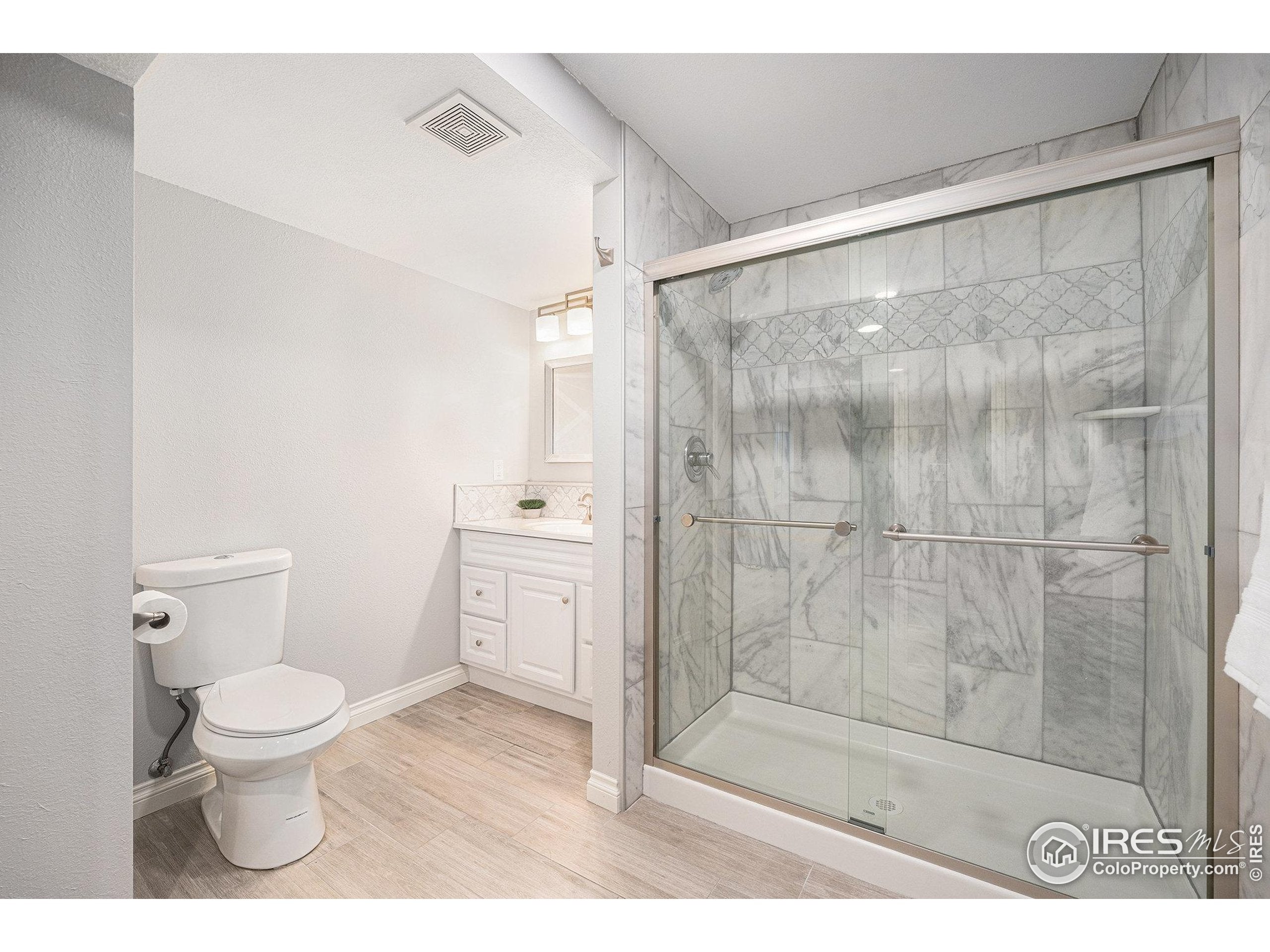 Arvada, Colorado, 80403, United States, 4 Bedrooms Bedrooms, ,5 BathroomsBathrooms,Residential,Active,1952032