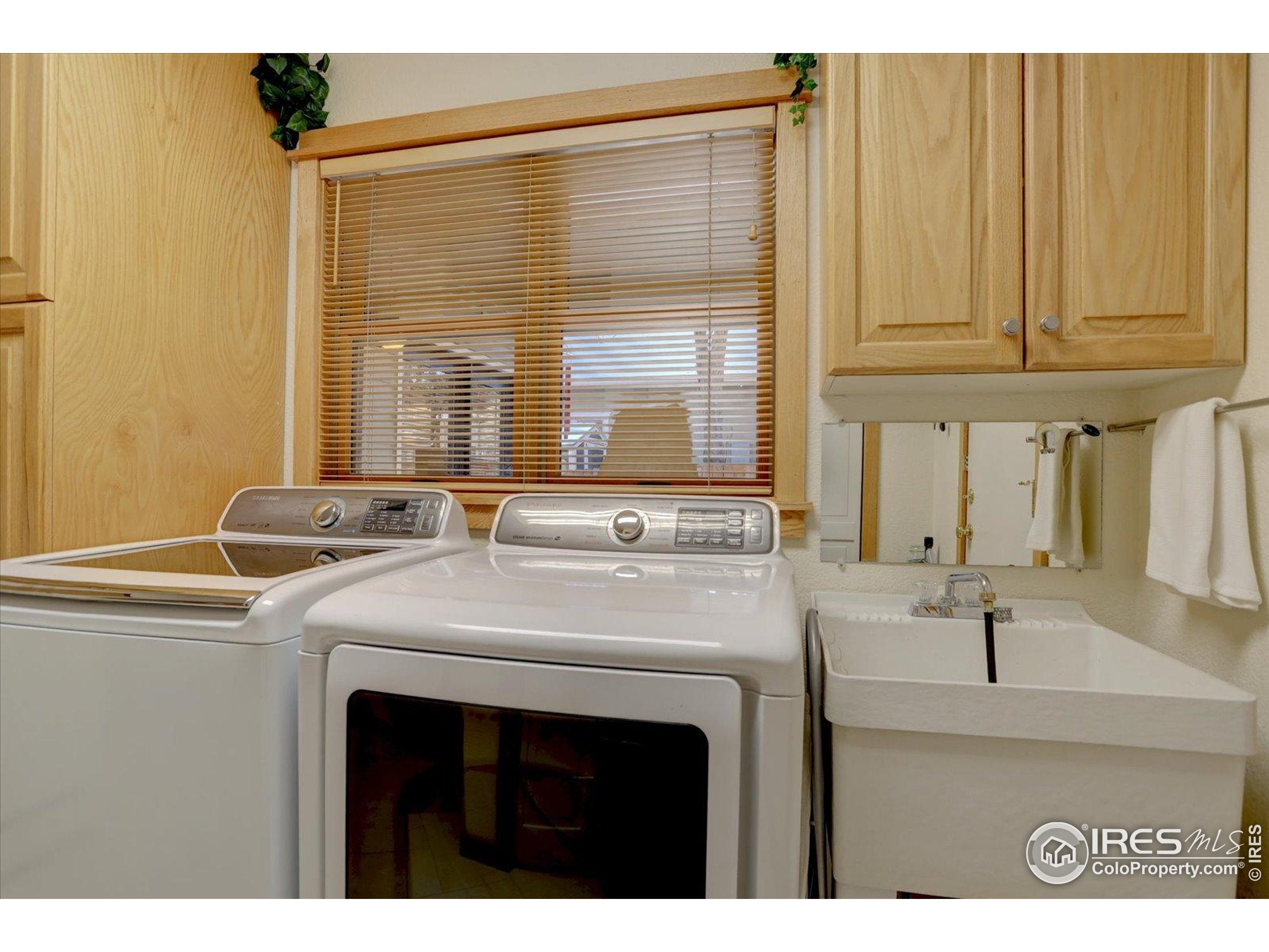 Boulder, Colorado, 80302, United States, 3 Bedrooms Bedrooms, ,4 BathroomsBathrooms,Residential,Active,2008343