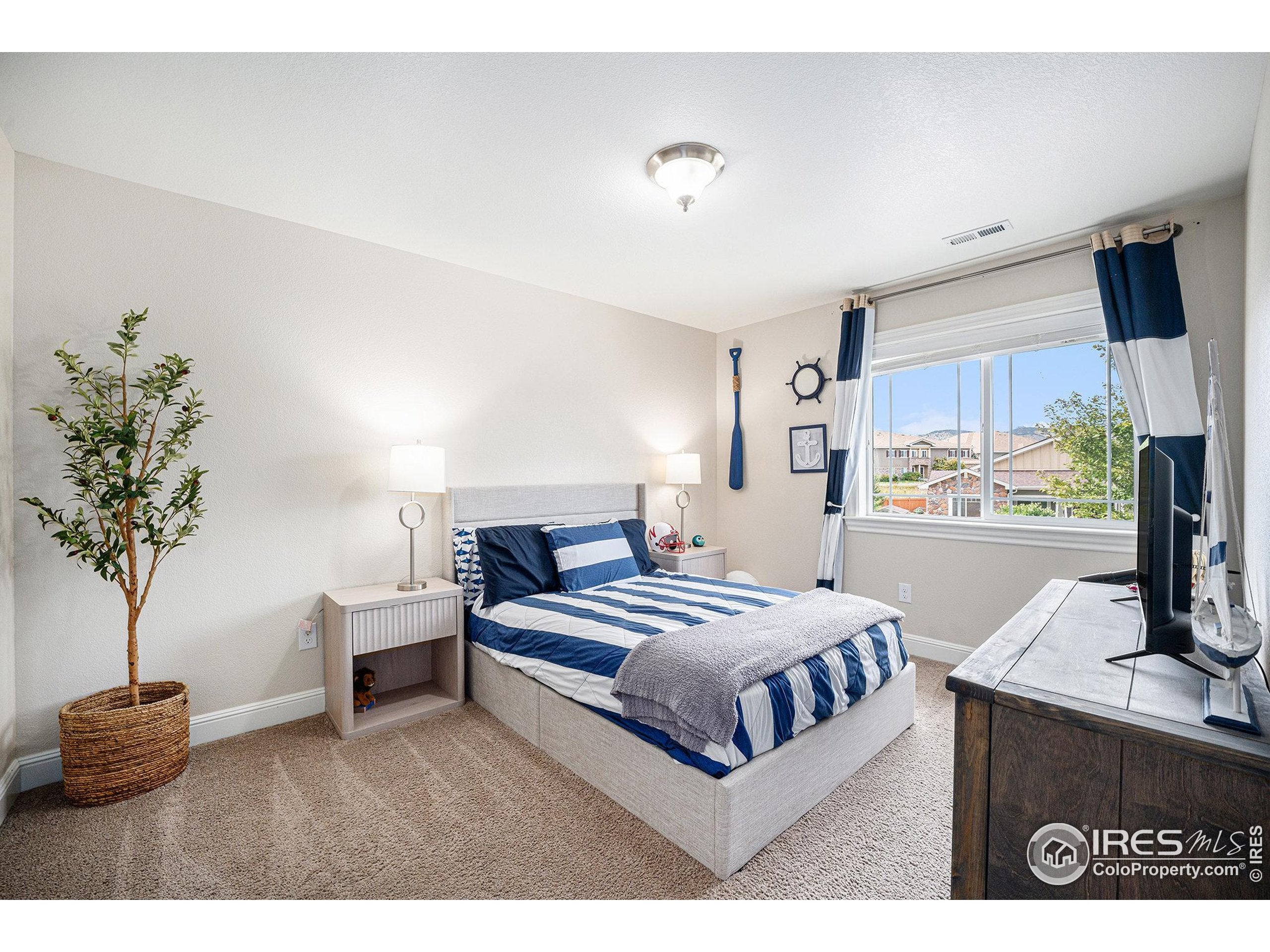 Arvada, Colorado, 80403, United States, 4 Bedrooms Bedrooms, ,5 BathroomsBathrooms,Residential,Active,1952032