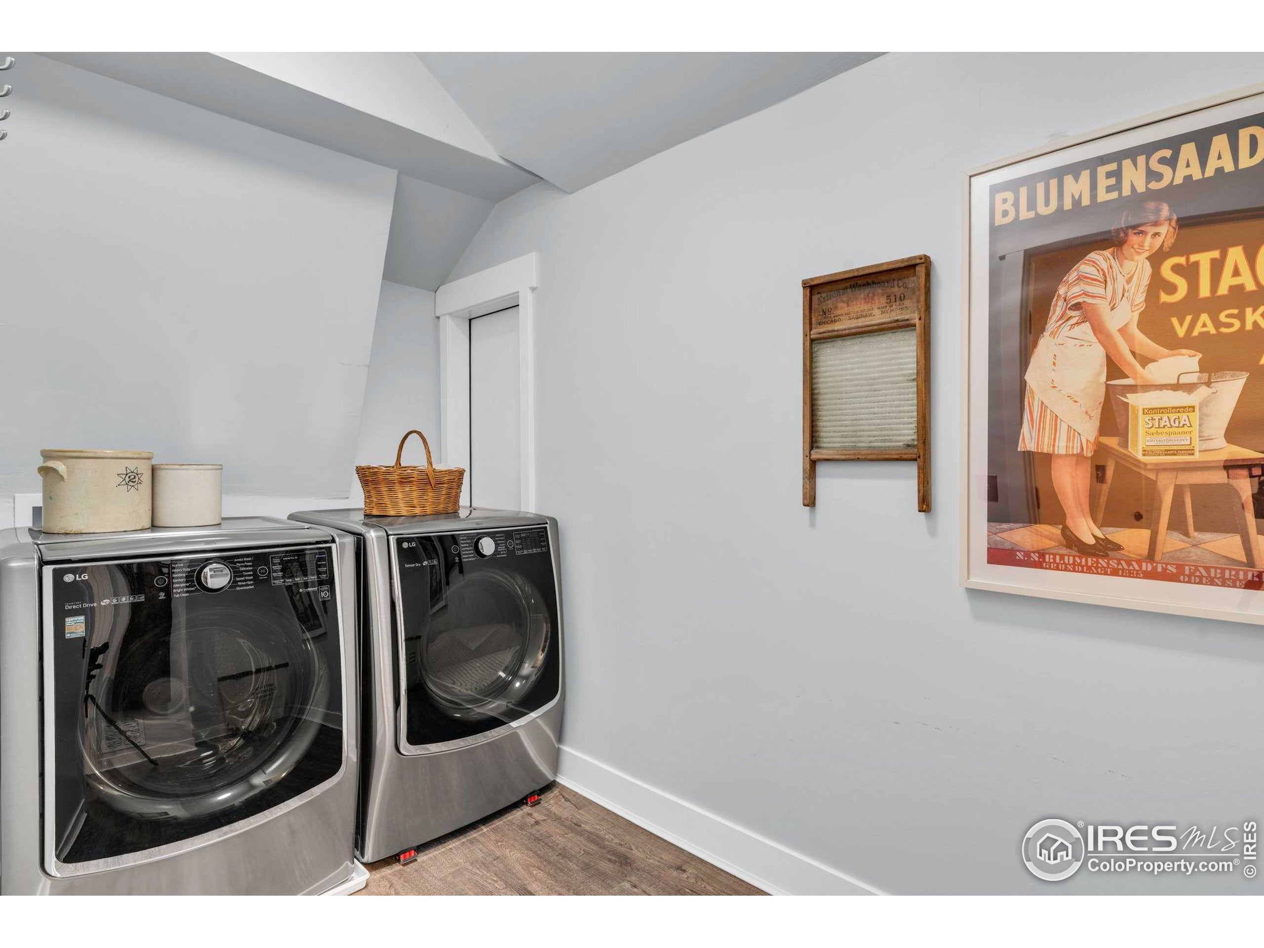 Louisville, Colorado, 80027, United States, 4 Bedrooms Bedrooms, ,4 BathroomsBathrooms,Residential,Active,1821969