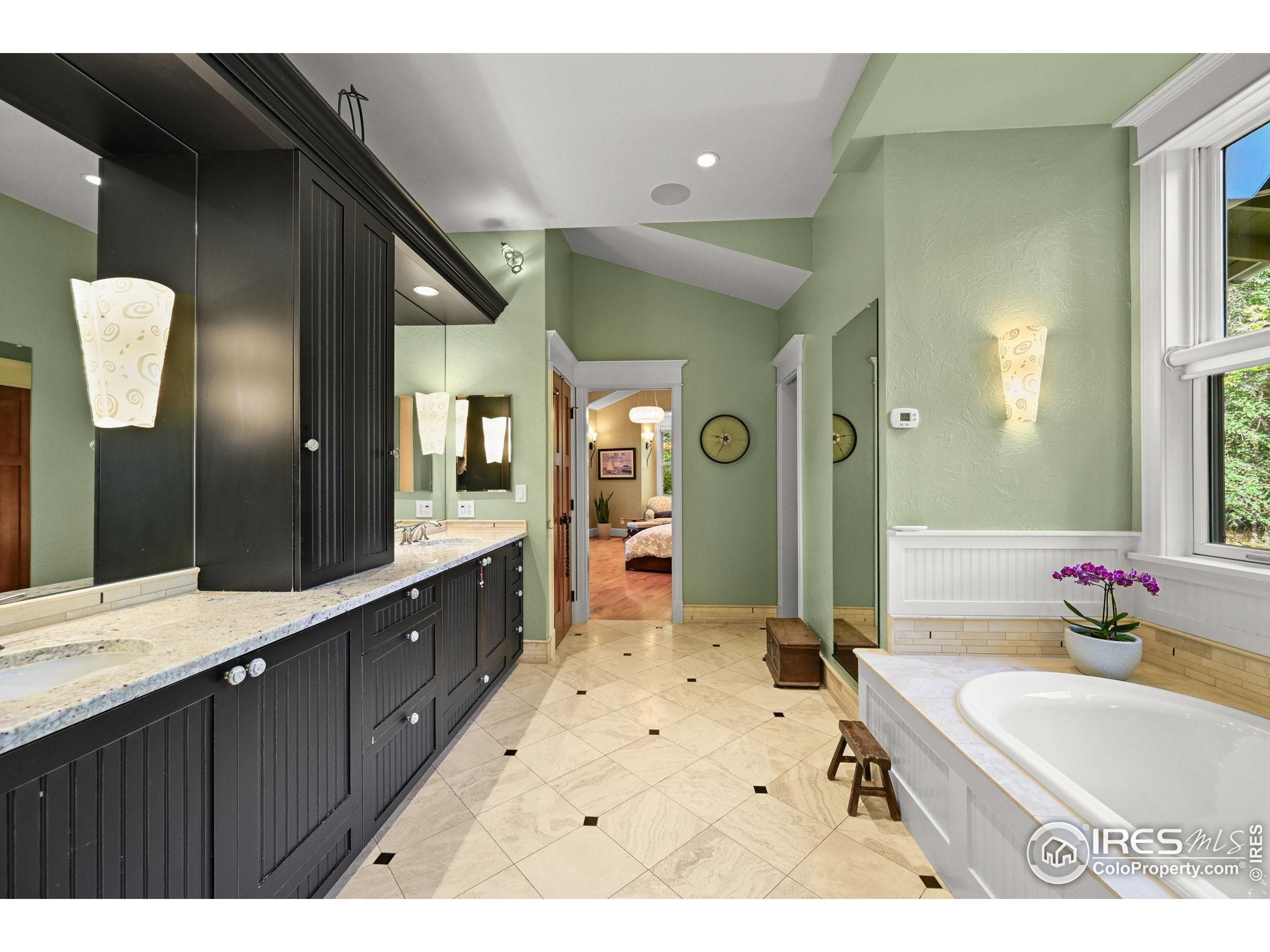 Louisville, Colorado, 80027, United States, 3 Bedrooms Bedrooms, ,3 BathroomsBathrooms,Residential,Pending,1997546