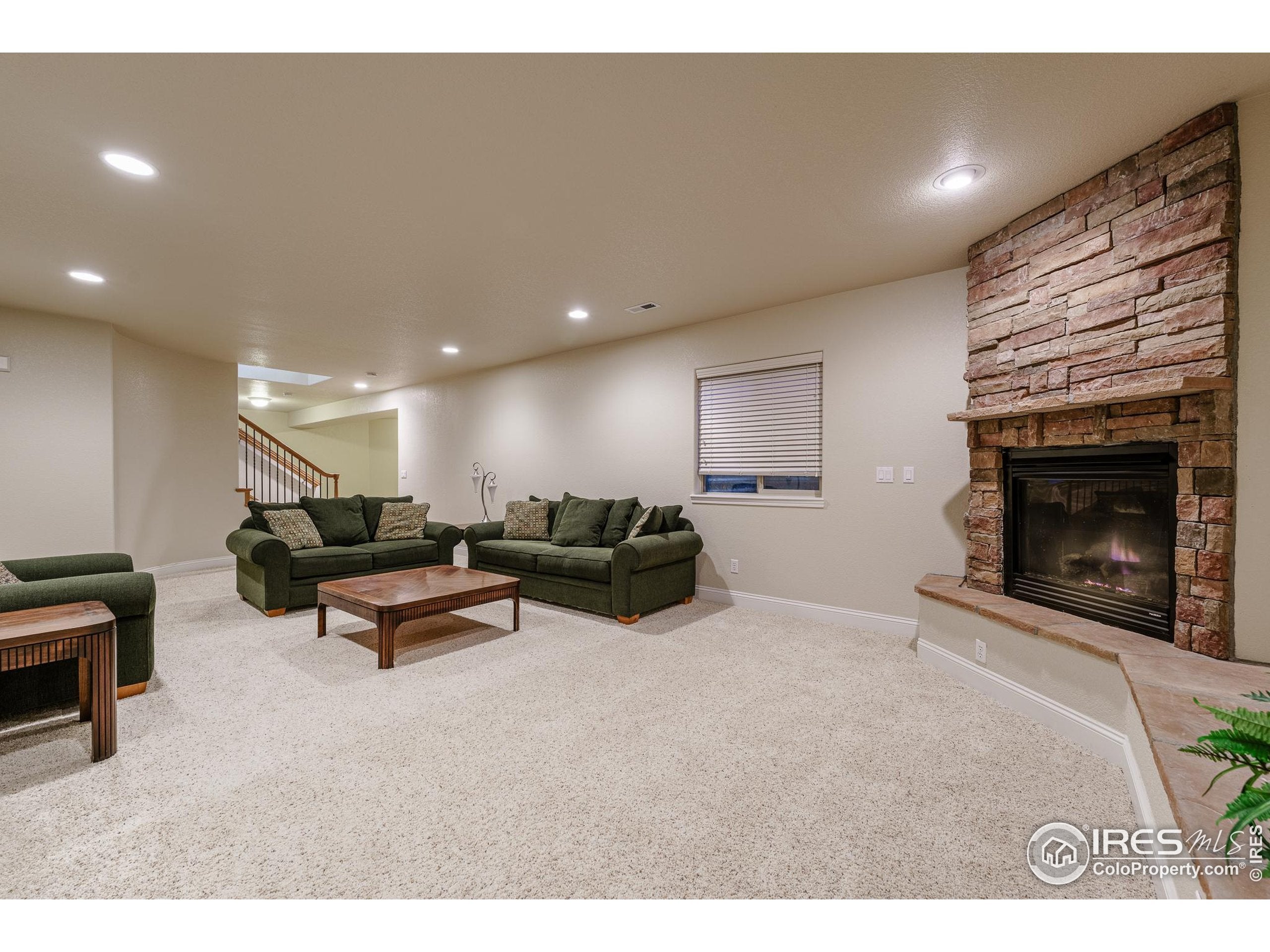Arvada, Colorado, 80005, United States, 4 Bedrooms Bedrooms, ,4 BathroomsBathrooms,Residential,Active,1922299