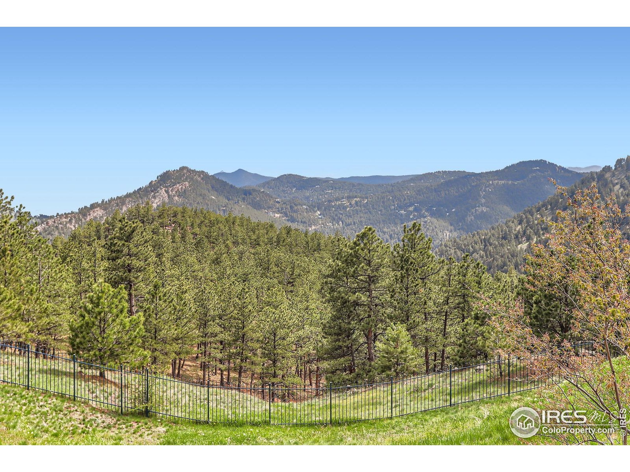 Boulder, Colorado, 80302, United States, 4 Bedrooms Bedrooms, ,5 BathroomsBathrooms,Residential,Pending,1953002