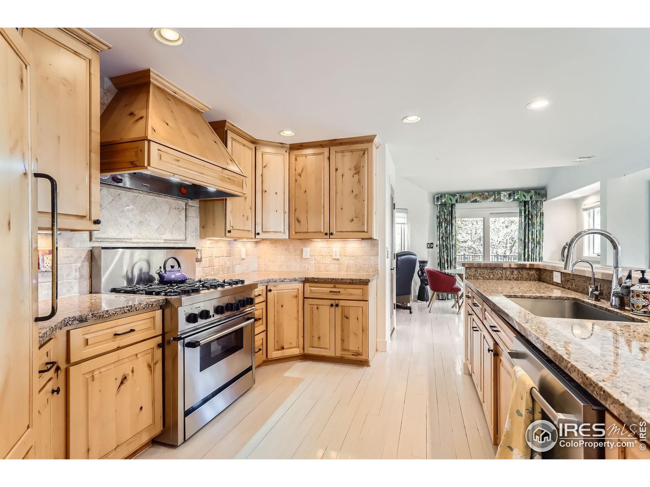 Boulder, Colorado, 80302, United States, 4 Bedrooms Bedrooms, ,5 BathroomsBathrooms,Residential,Pending,1953002