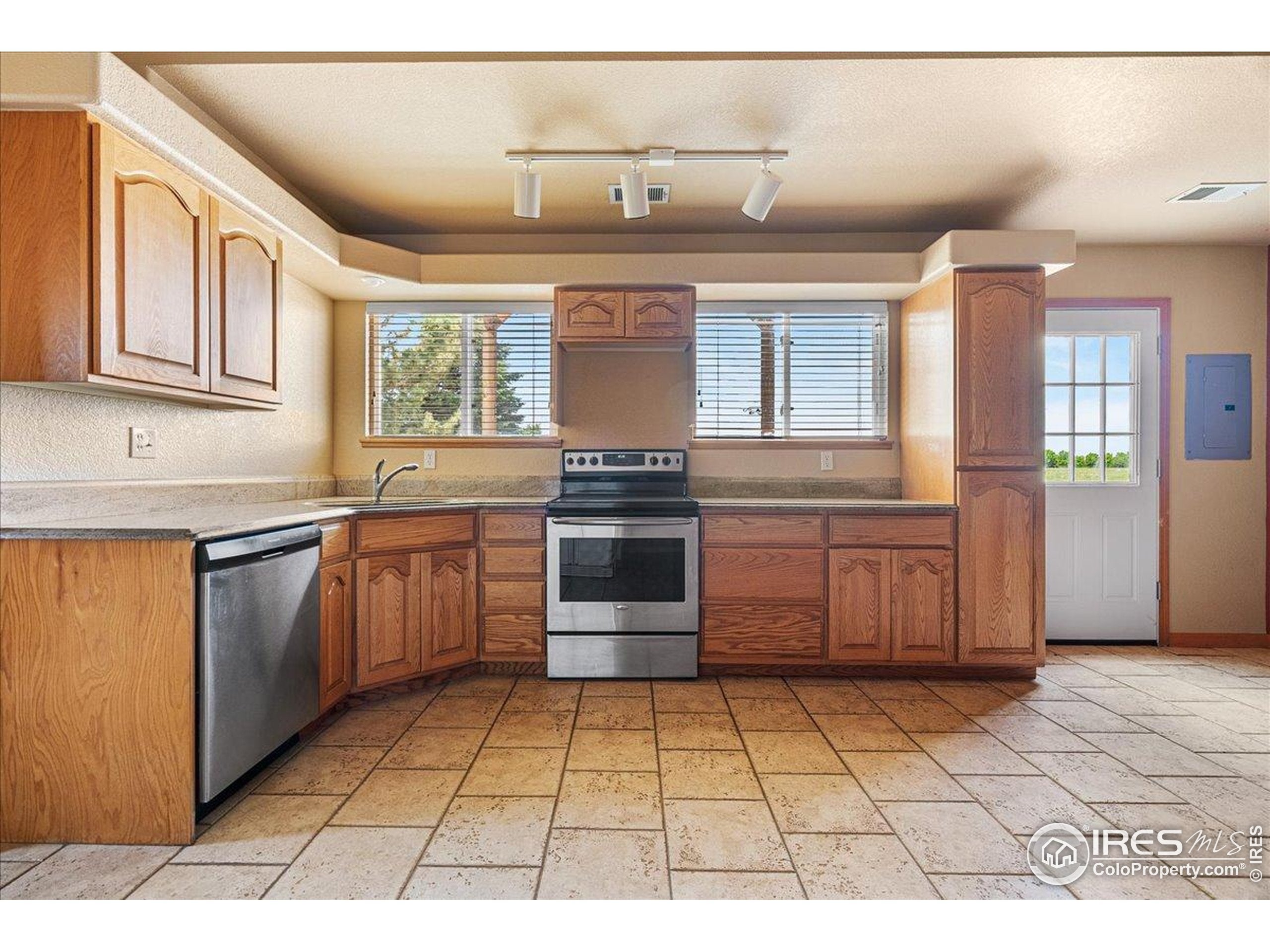 Loveland, Colorado, 80538, United States, 7 Bedrooms Bedrooms, ,5 BathroomsBathrooms,Residential,Active,1952273